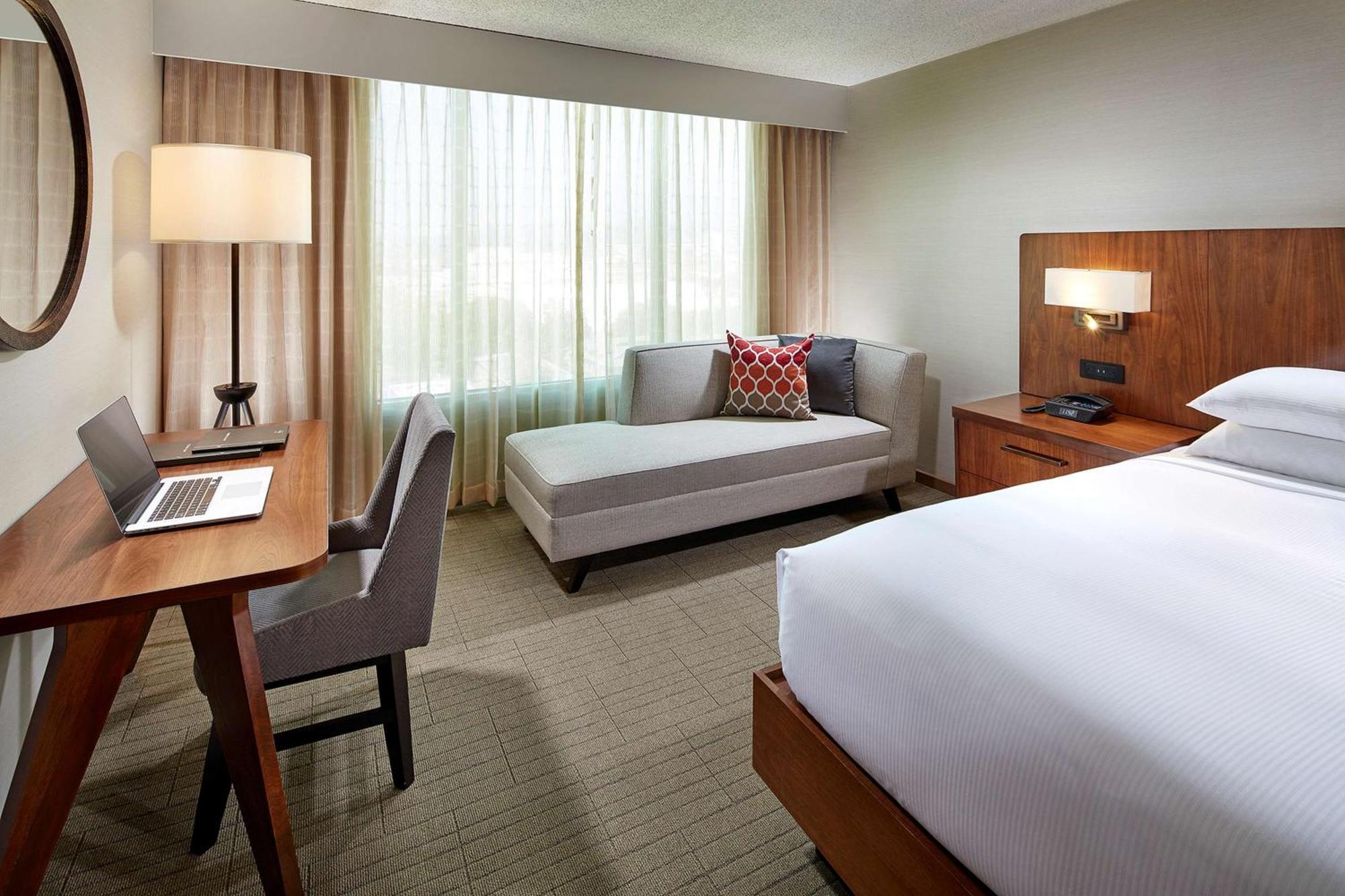 King Room with Roll-In Shower - Mobility Access