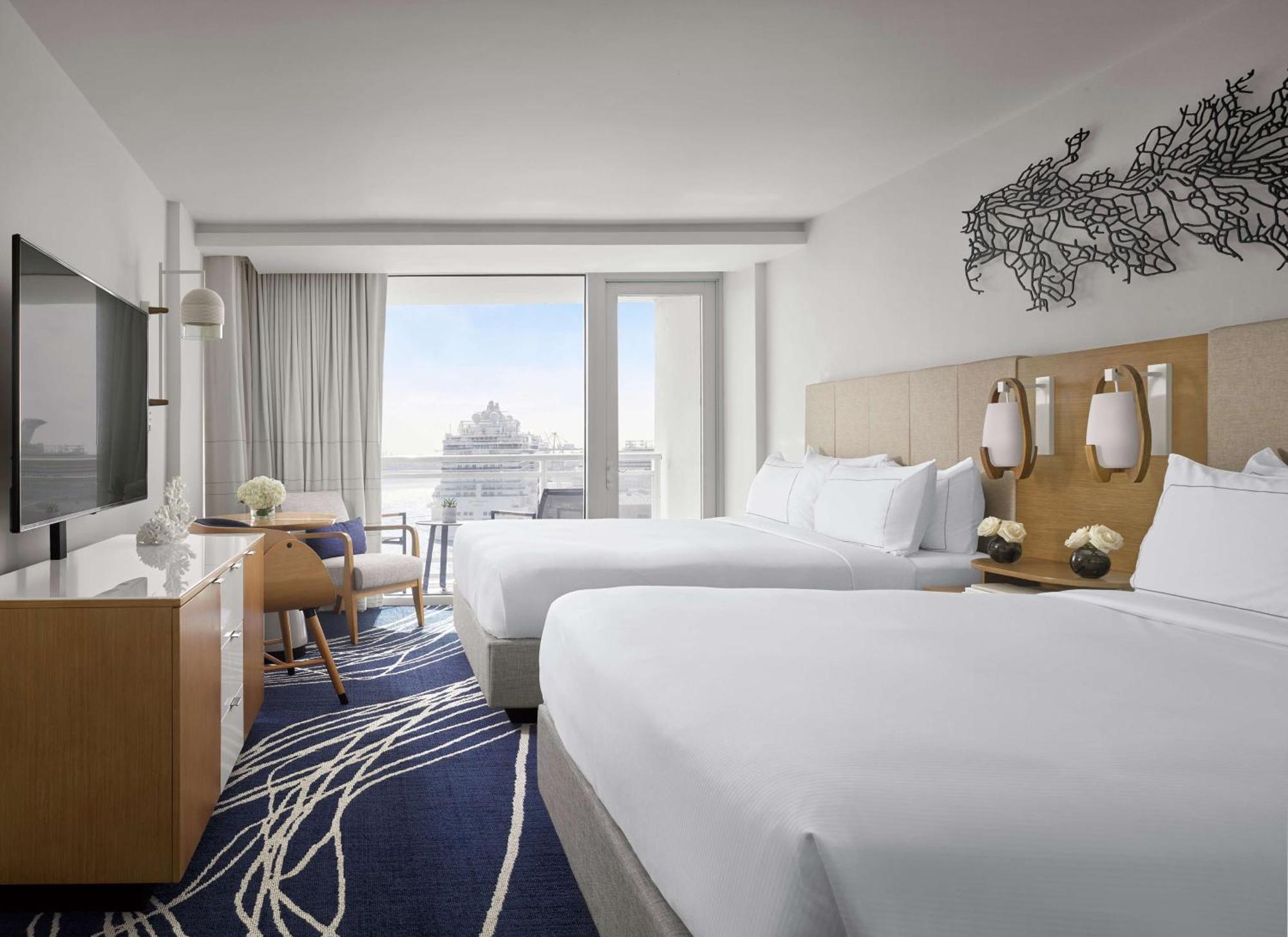 Two Double Beds Tower Cruise Port View Balcony,1279376131:JPEG