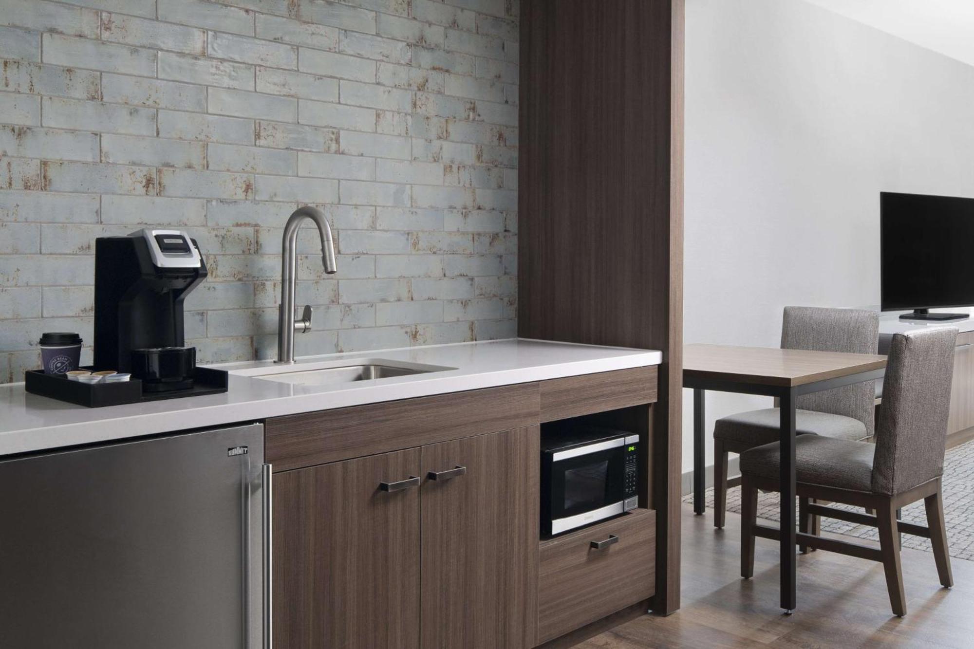 King Room Kitchenette,1557077611:JPEG