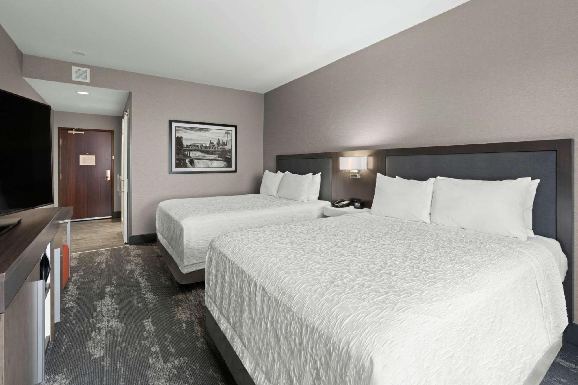 Queen Room with Two Queen Beds and City View