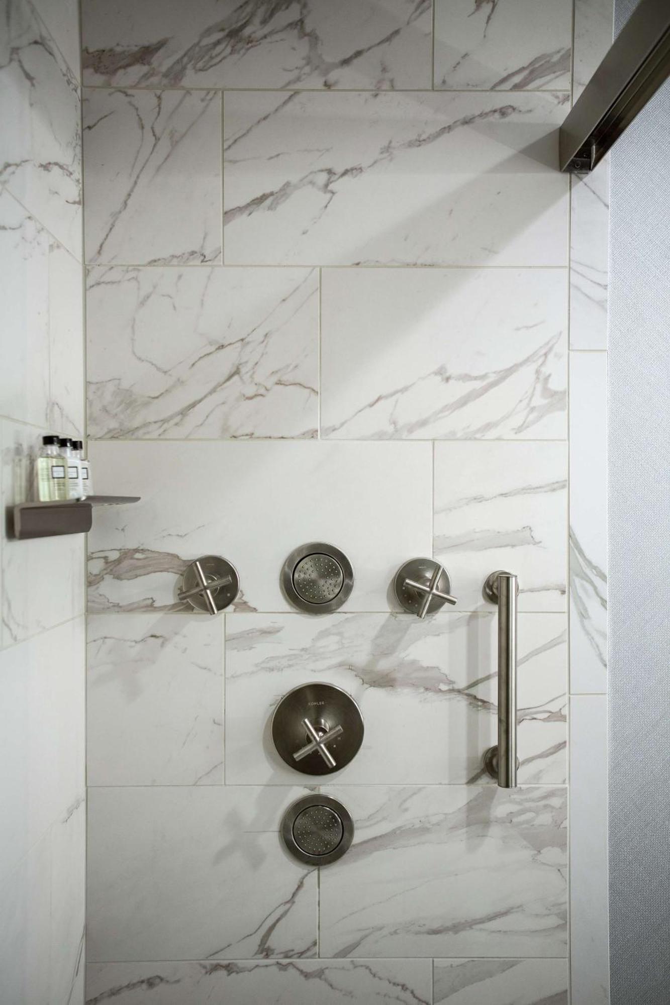 King Room Spa Shower,1557377446:JPEG