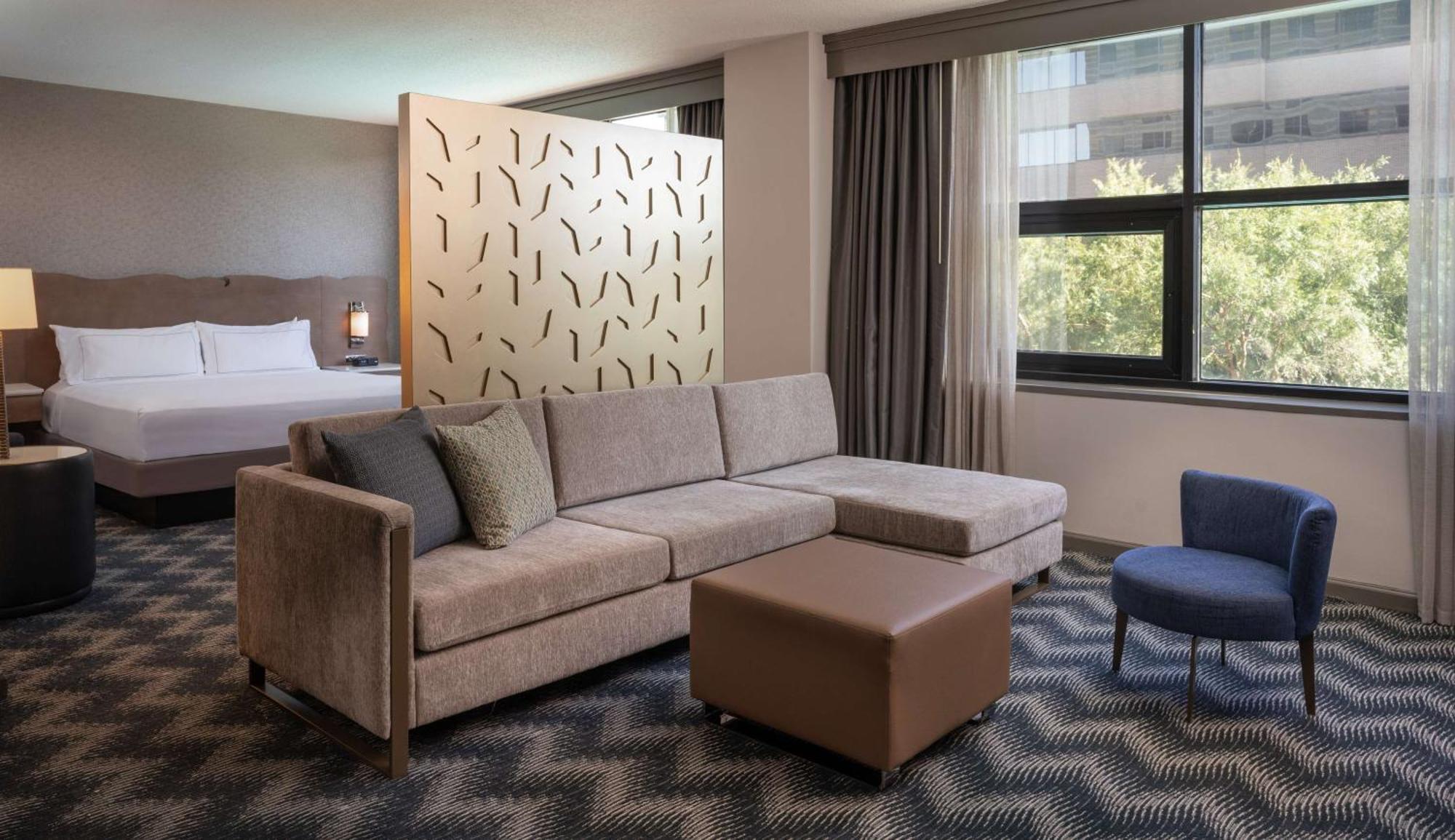 Junior King Suite Seating Area,1275575311:JPEG