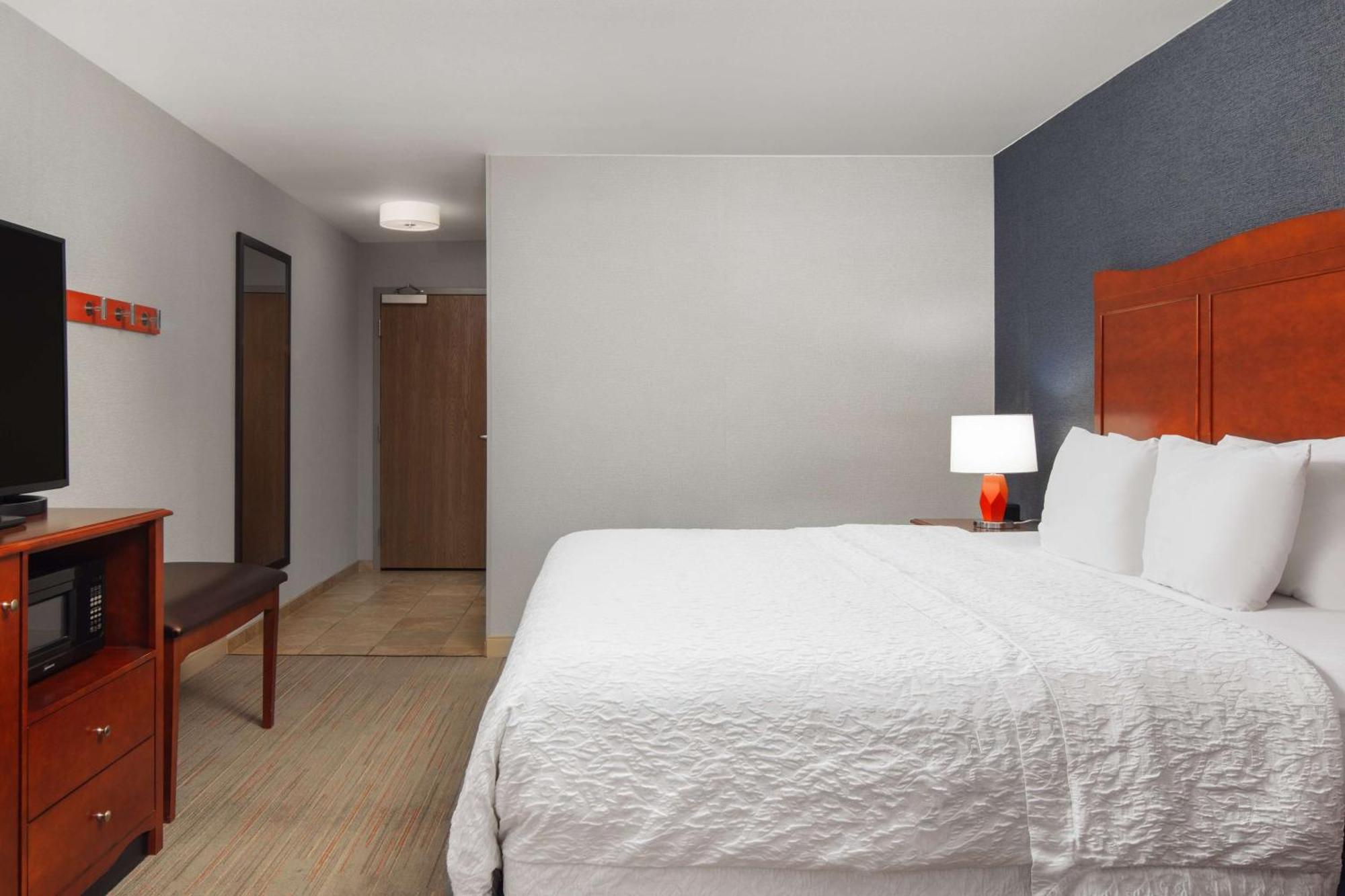 King Room with King Bed - Non-Smoking