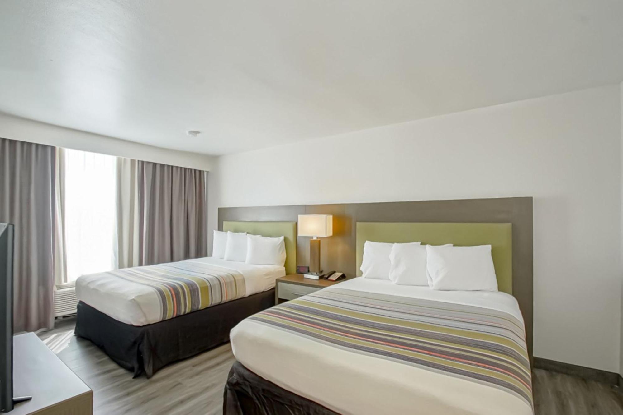 One-Bedroom Suite Two Queen Beds Non-Smoking,1420812615:JPEG