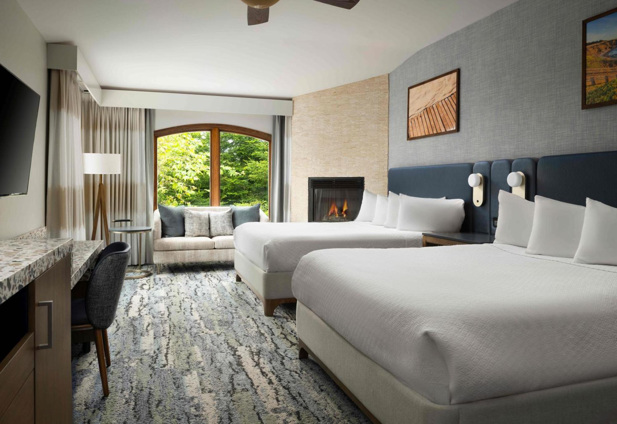 Deluxe 2 Queen Beds,1583077282:JPEG