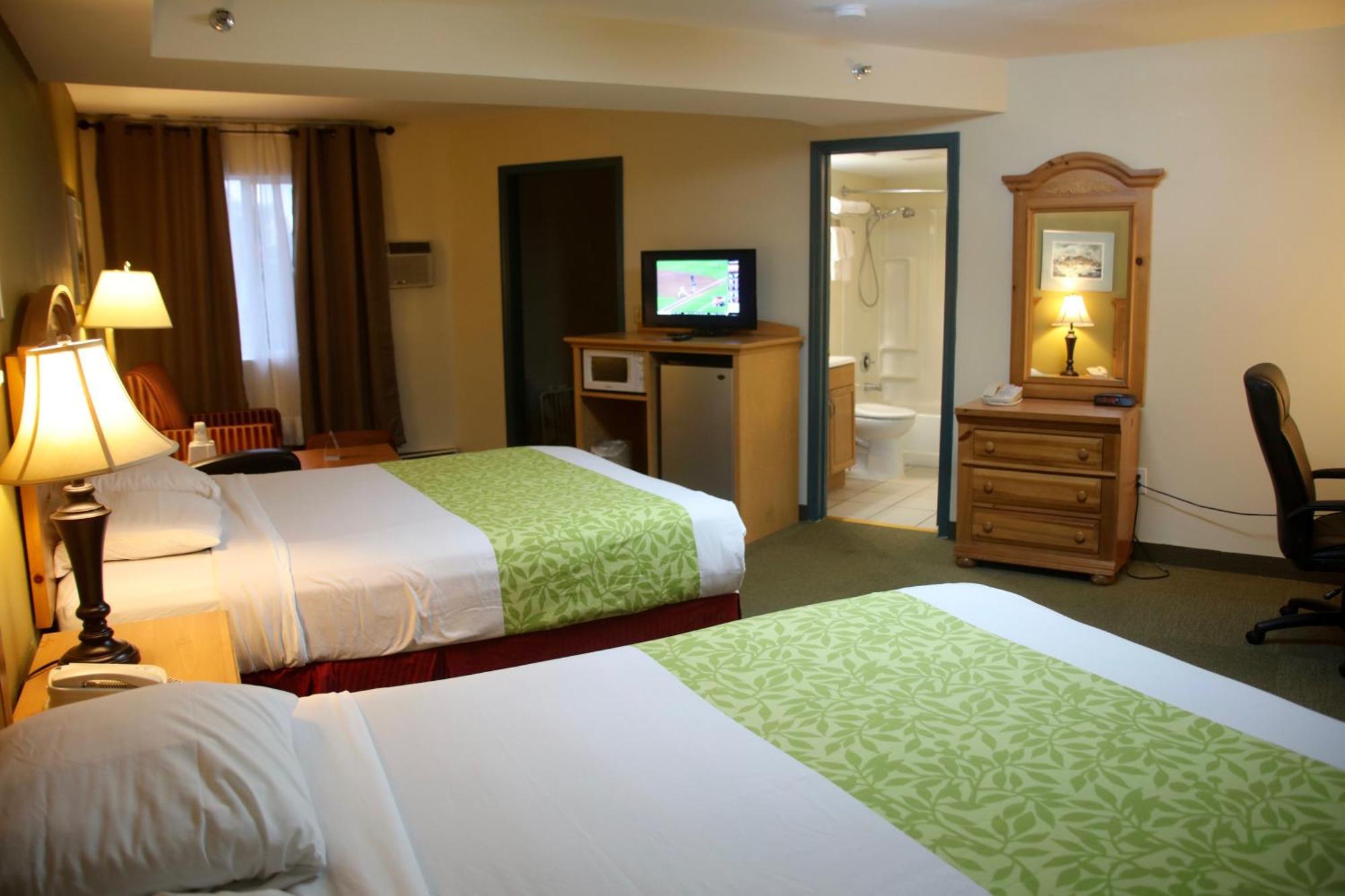 3 Queen Suite