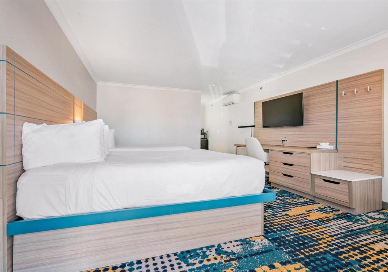 Queen Room Two Queen Beds Ocean View,1586114166:JPEG