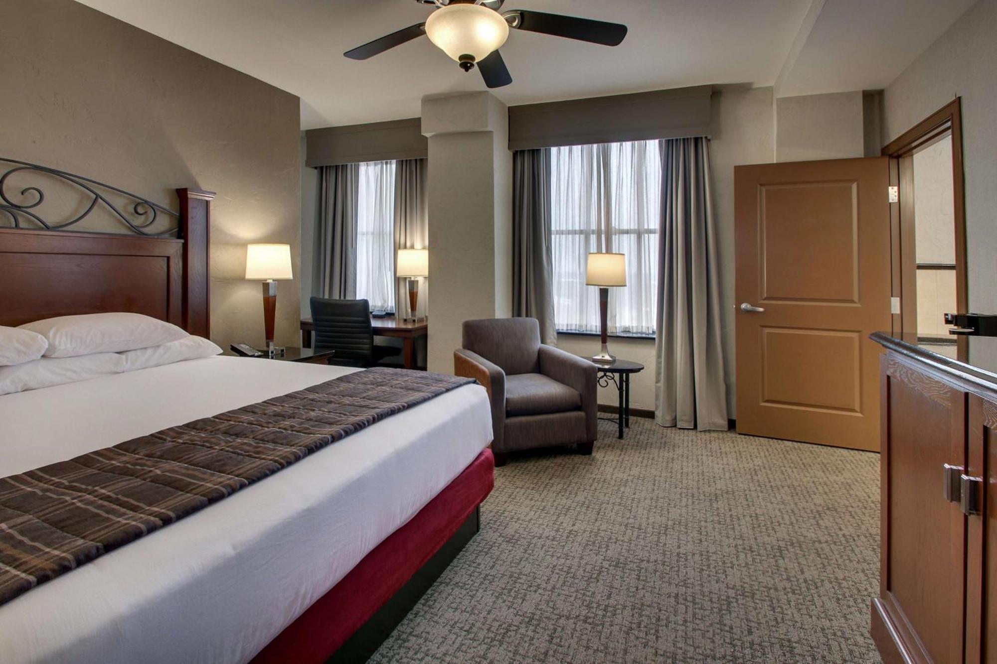 Deluxe King Room,1588164248:JPEG