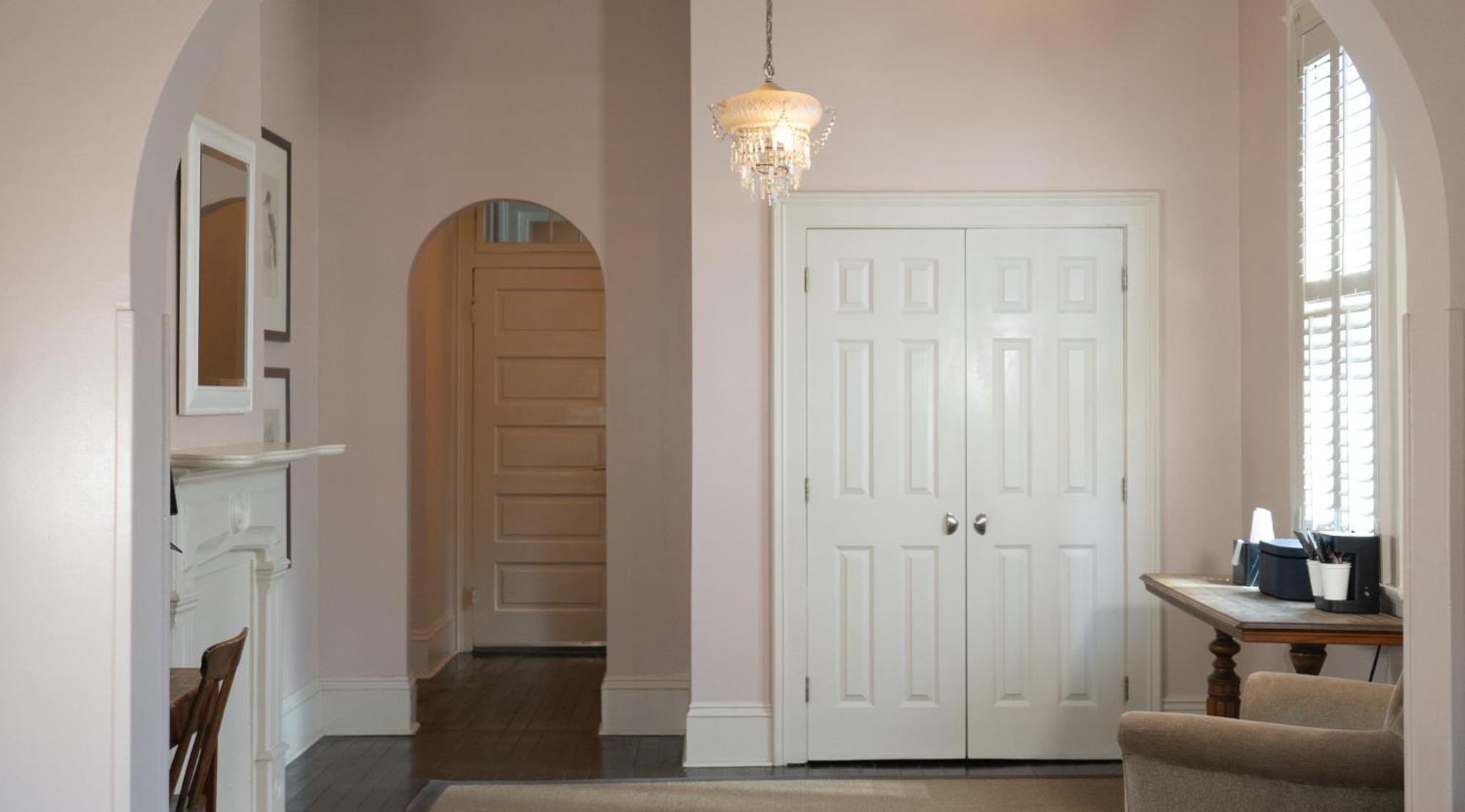 Classic Queen Room,1591486146:JPEG