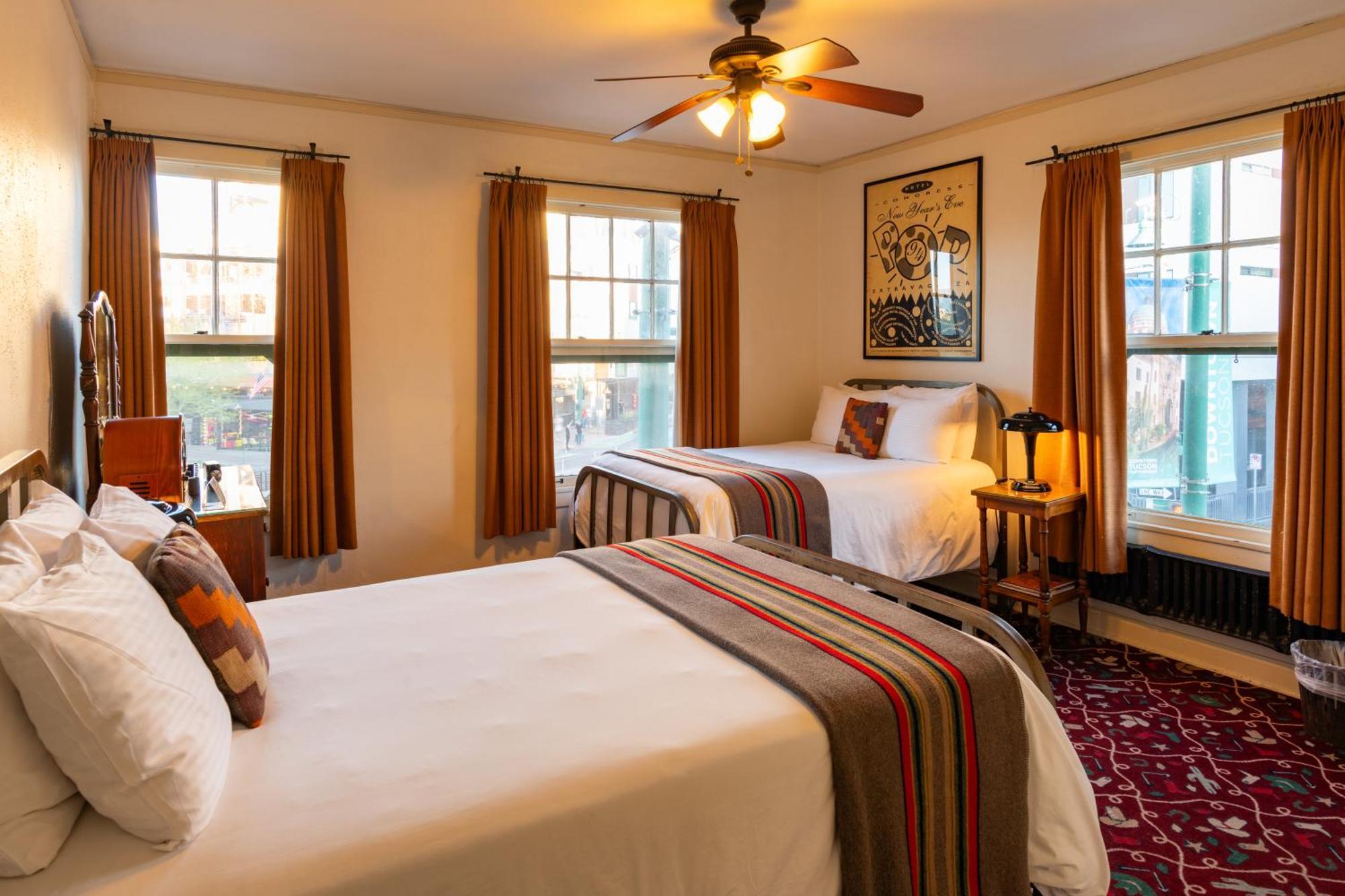 Club 2 Full Beds