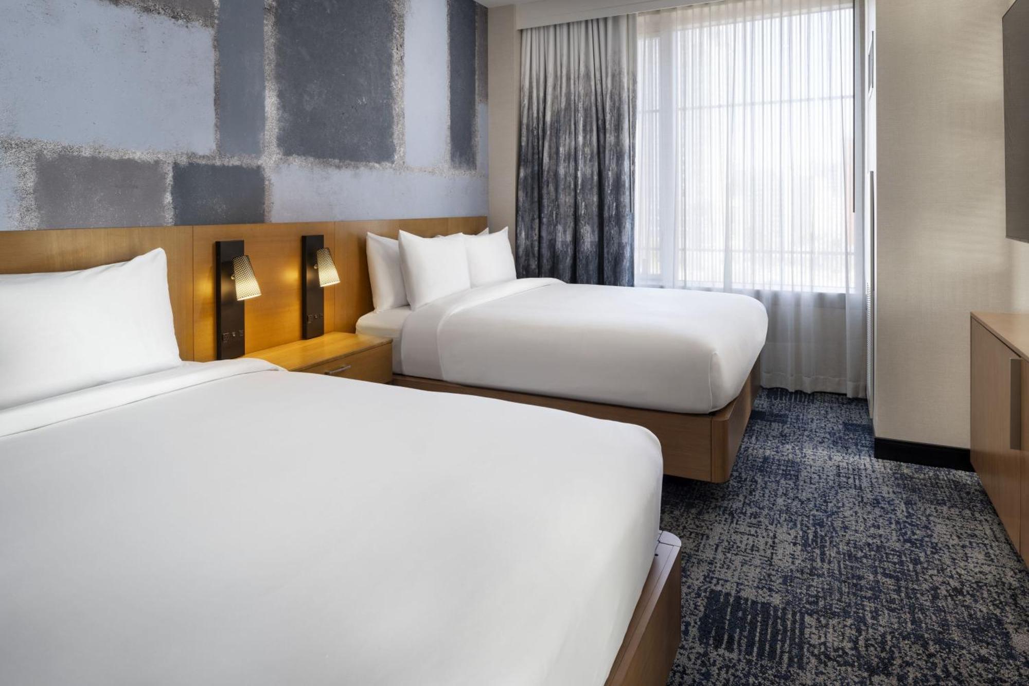 Guest Queen Room Two Queen Beds Hollywood Sign View,1592907587:JPEG