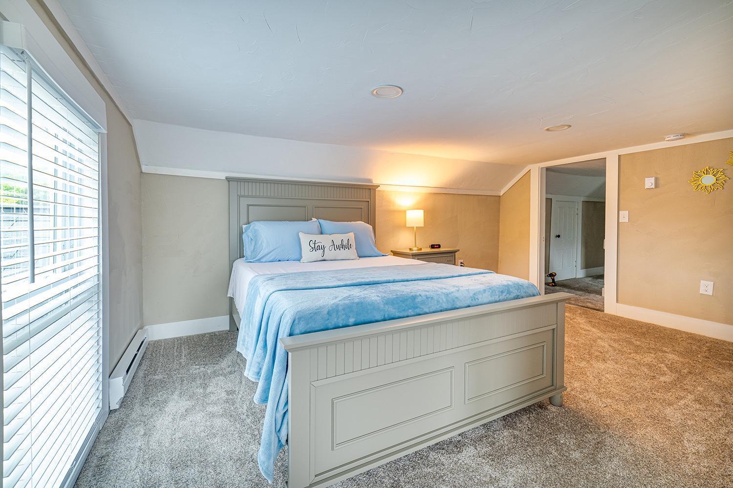 Deluxe One-Bedroom Apartment