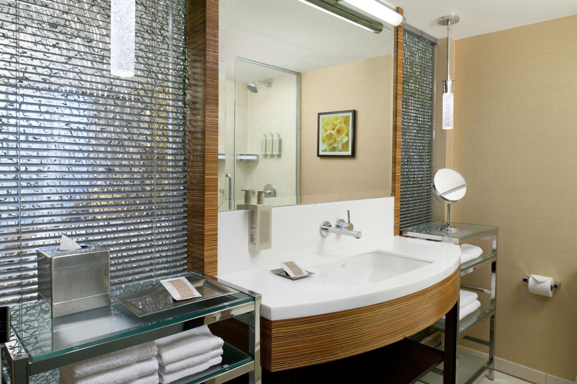Deluxe Queen Room with Two Queen Beds and Mountain View - Hearing Accessible