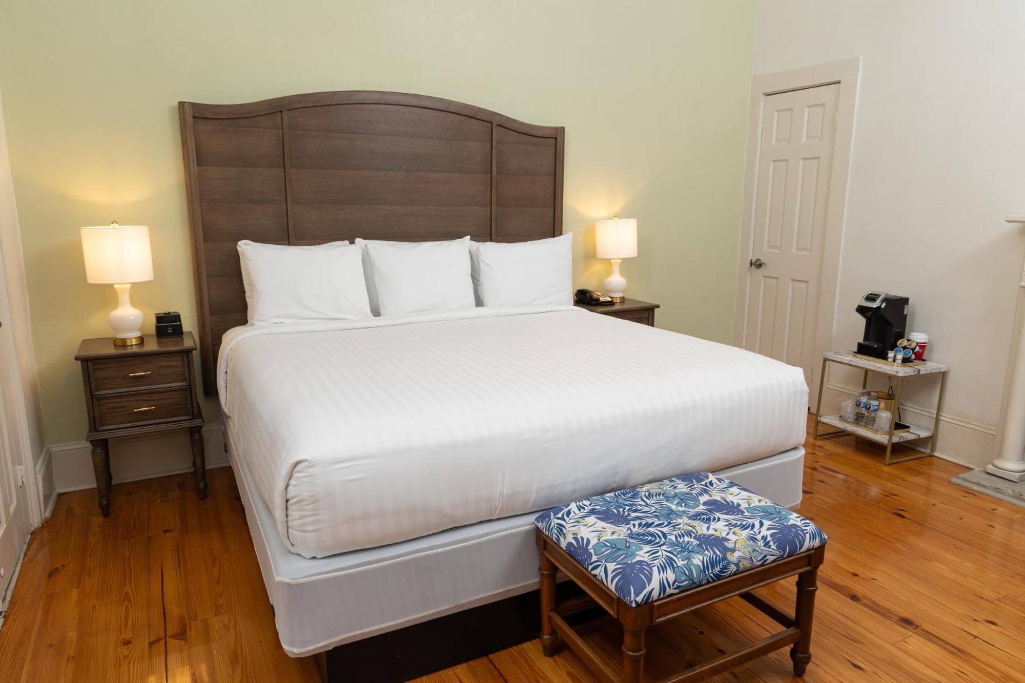 Deluxe King Room,1604774448:JPEG