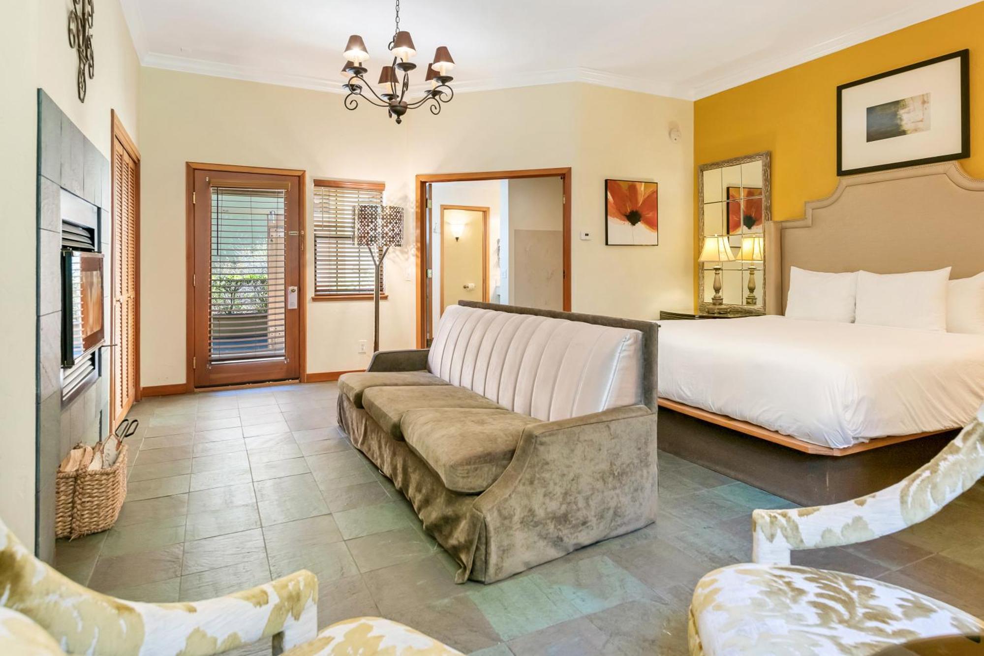 Deluxe King Room