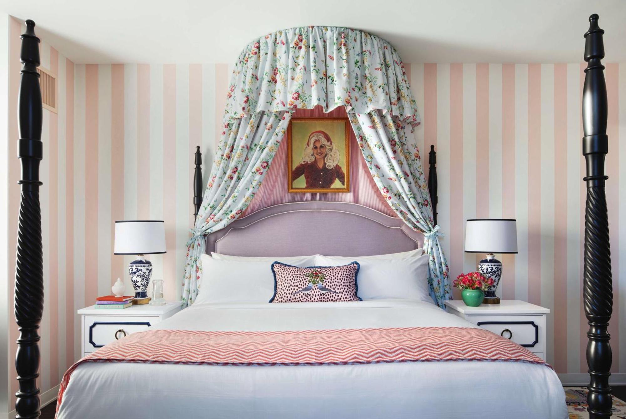 Graduate King Suite