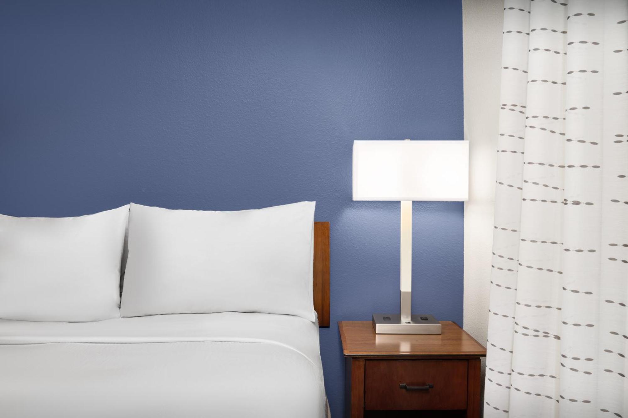 One-Bedroom Queen Suite,1609721753:JPEG