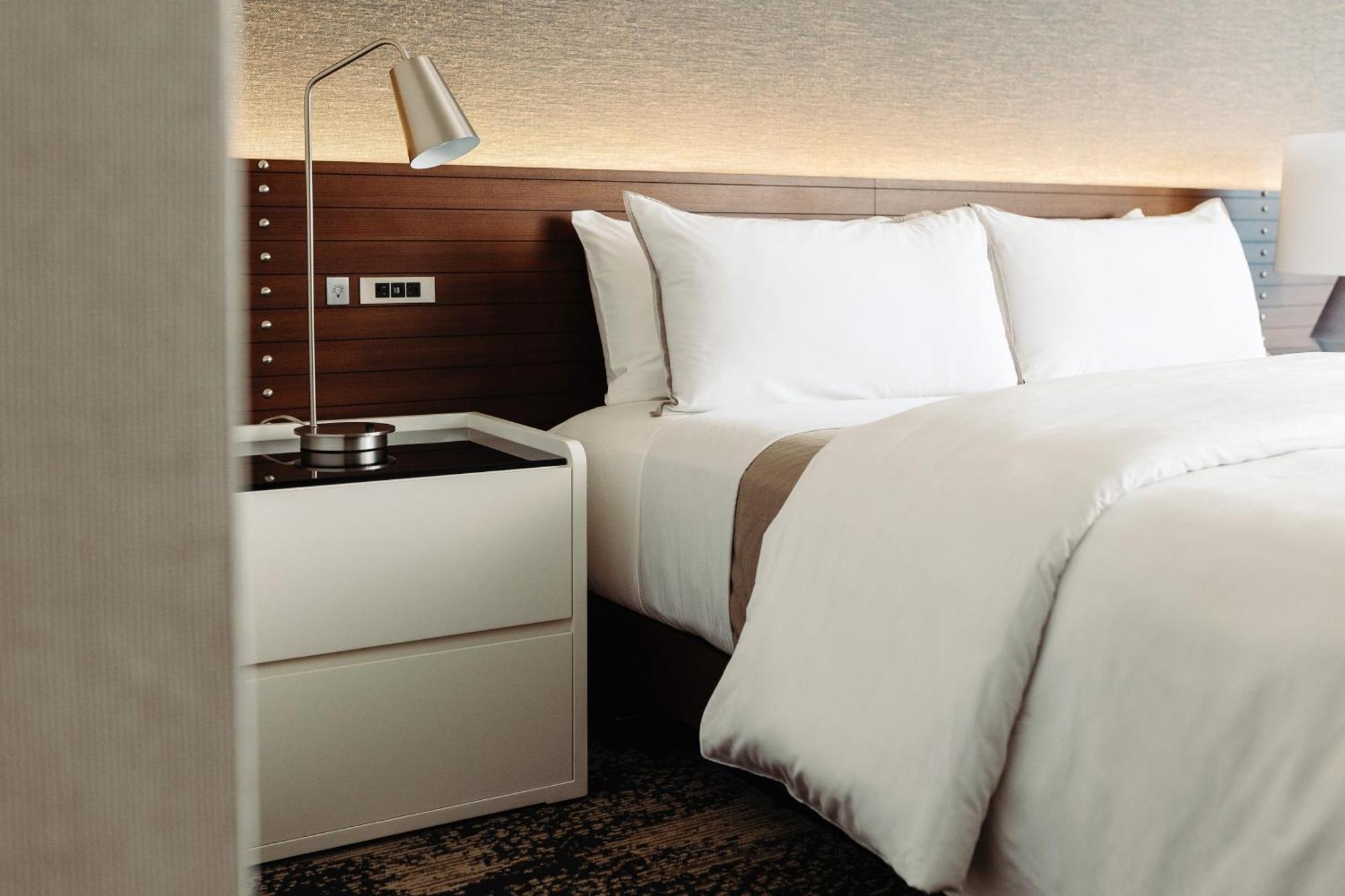 Traditional Guest room 1 King,1498554316:JPEG