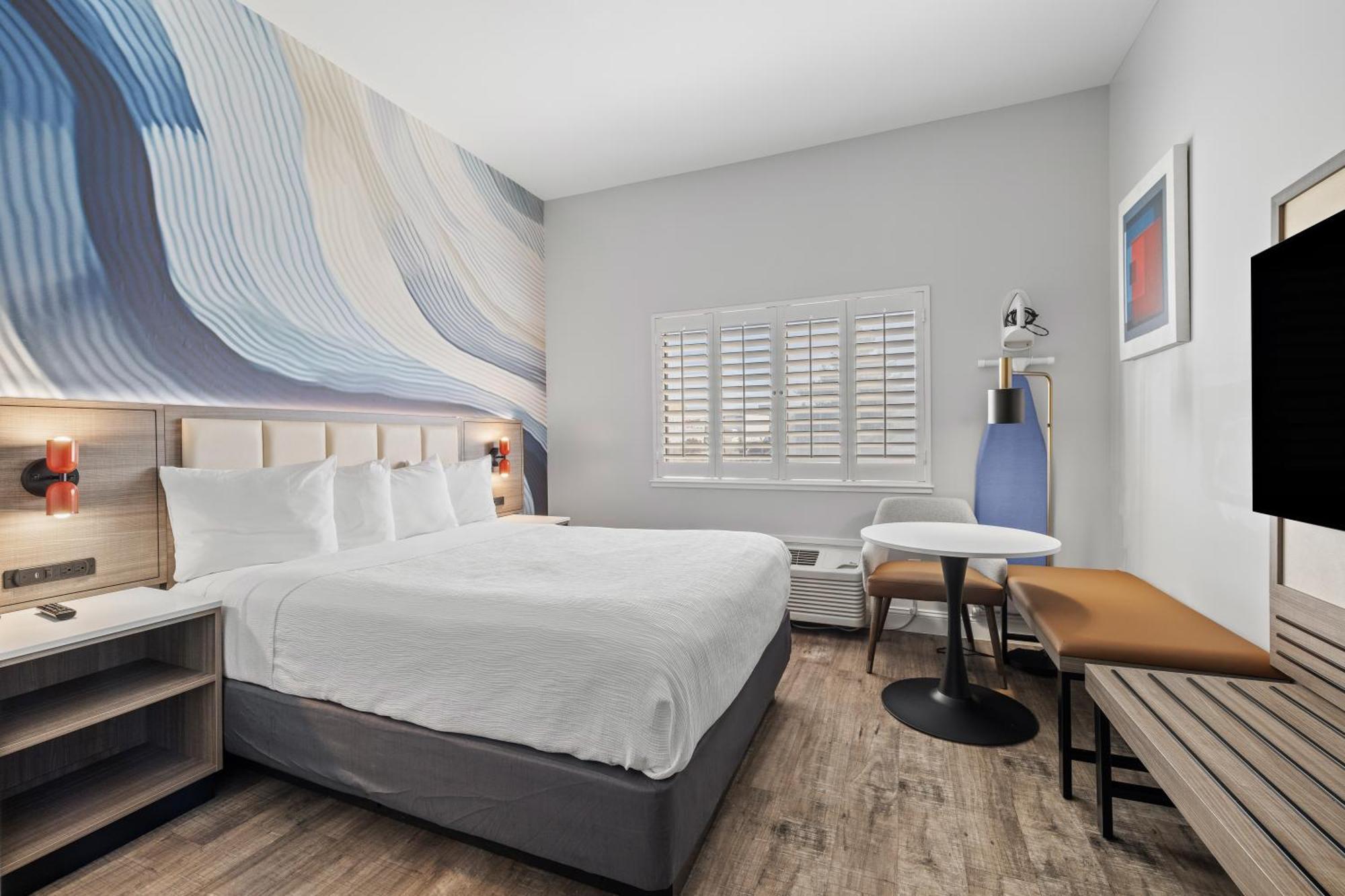Queen Room with Mobility/Hearing Access - Non-Smoking