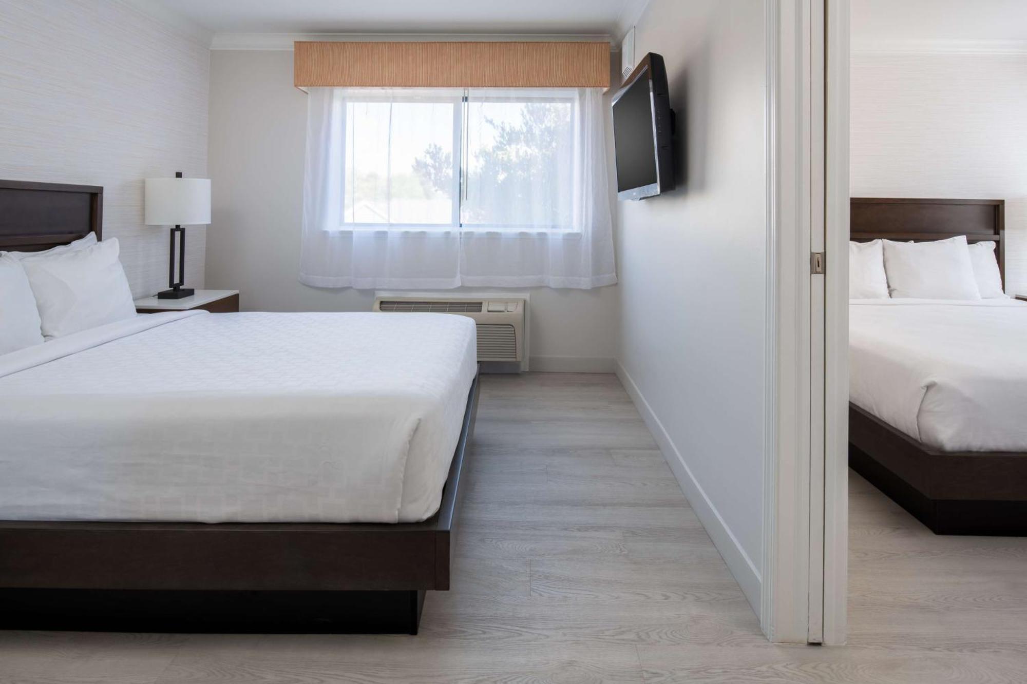 Two-Bedroom Suite Non-Smoking,1705823703:JPEG