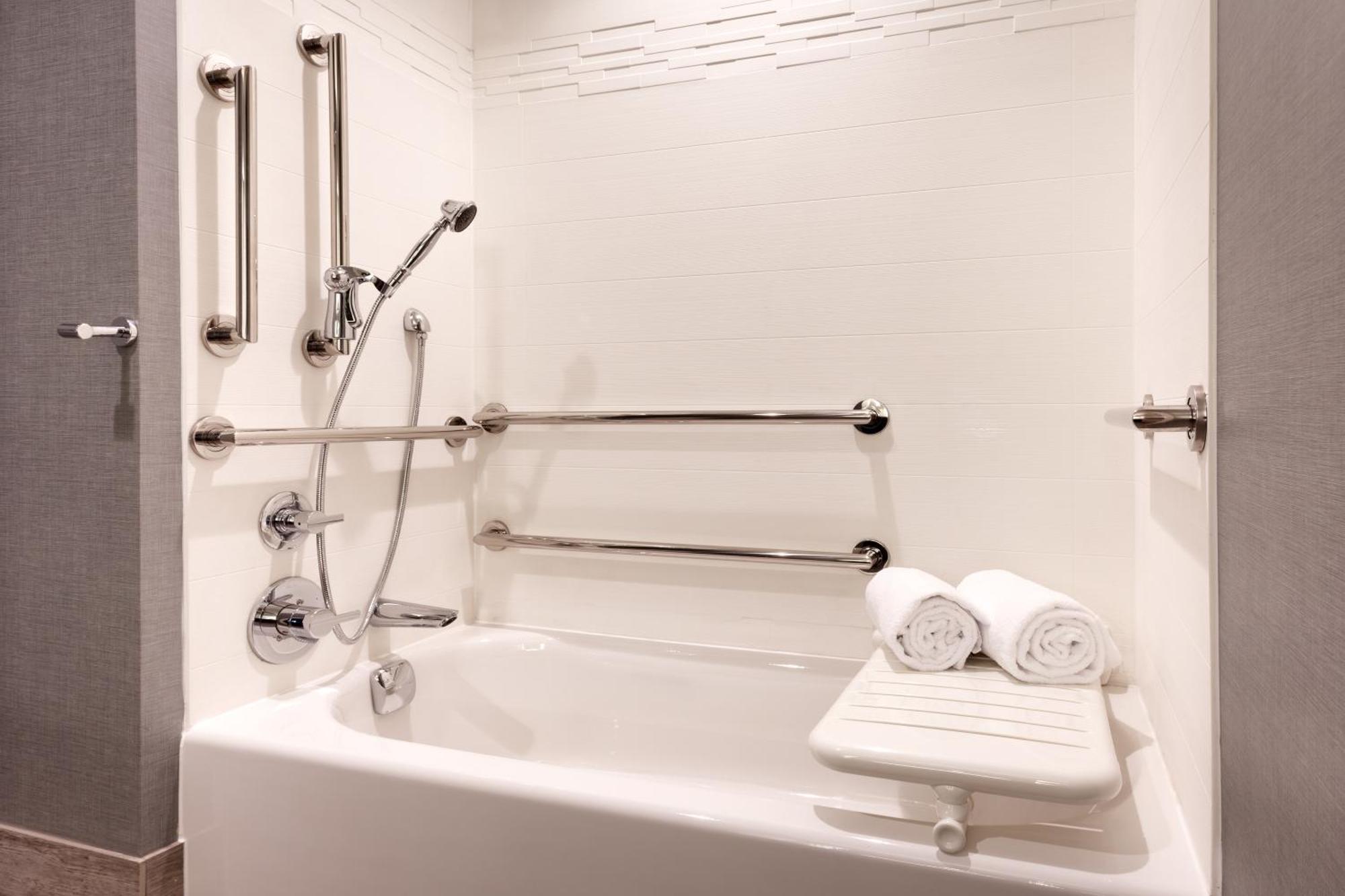 One-Bedroom King Suite Non-Private Sofa Bed Mobility Accessible Tub,1622149002:JPEG