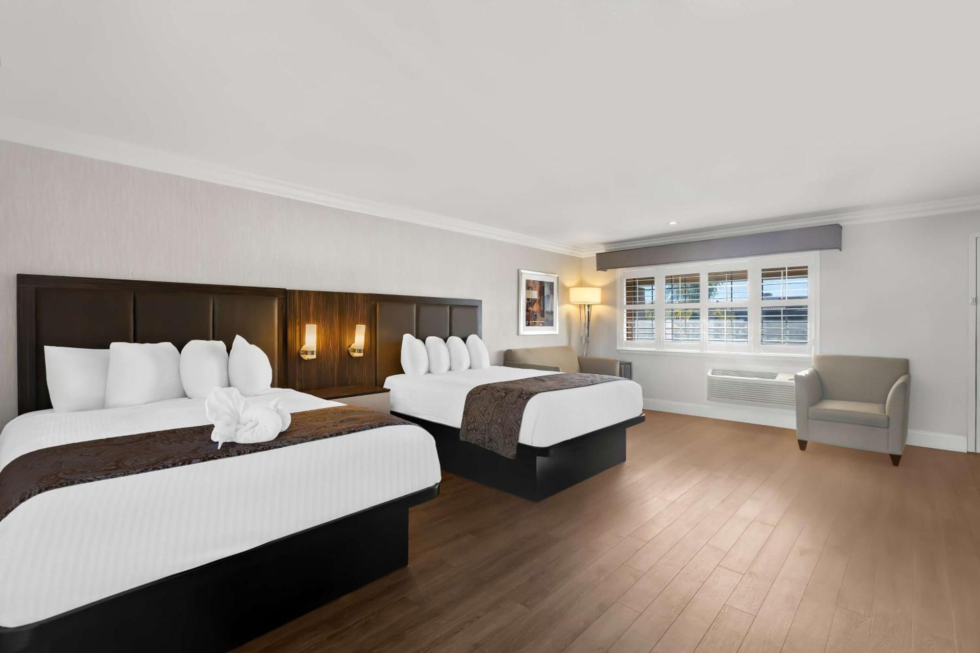 Large Queen Room with Two Queen Beds - Non-Smoking