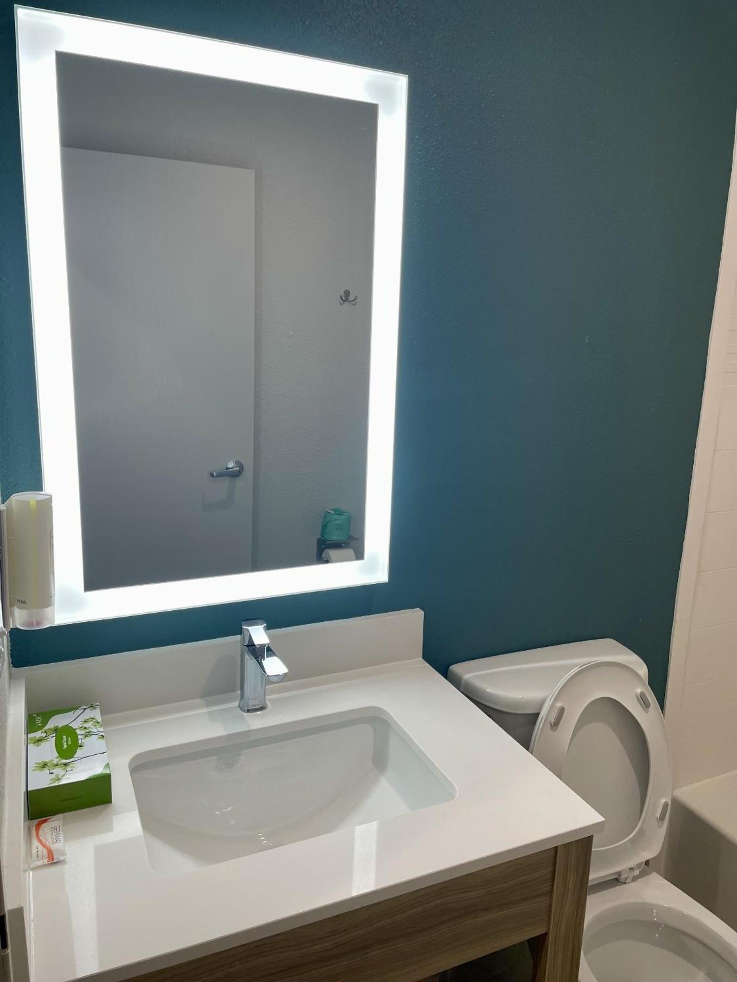 King Room with Tub - Disability Access/Non Smoking