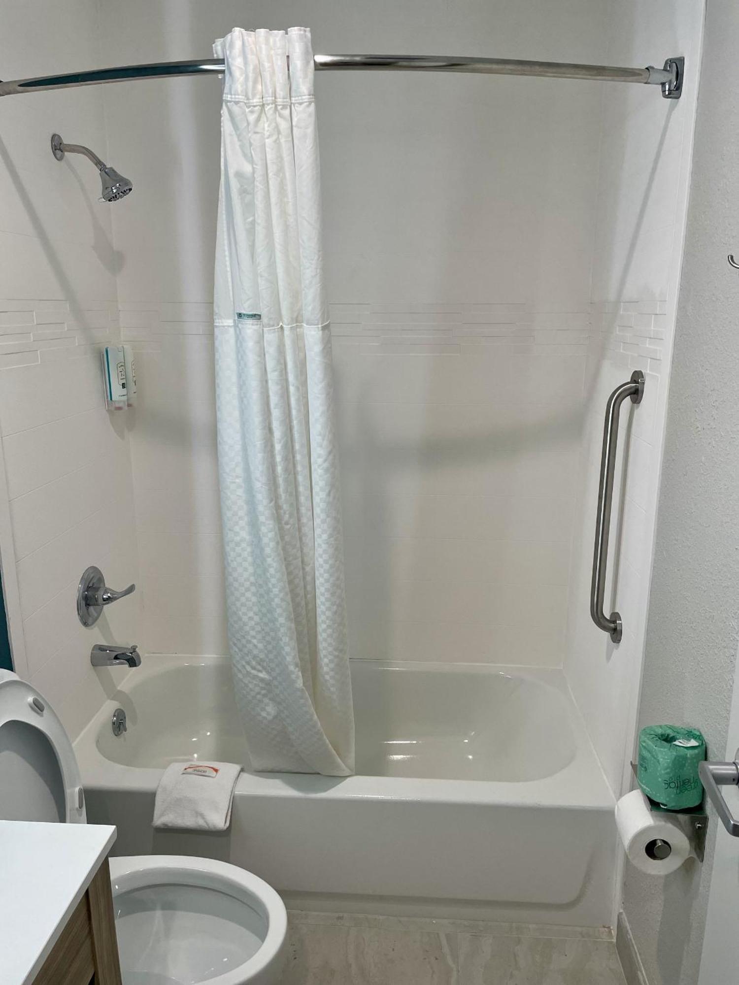 King Room with Roll-in-Shower - Accessible/Non-Smoking