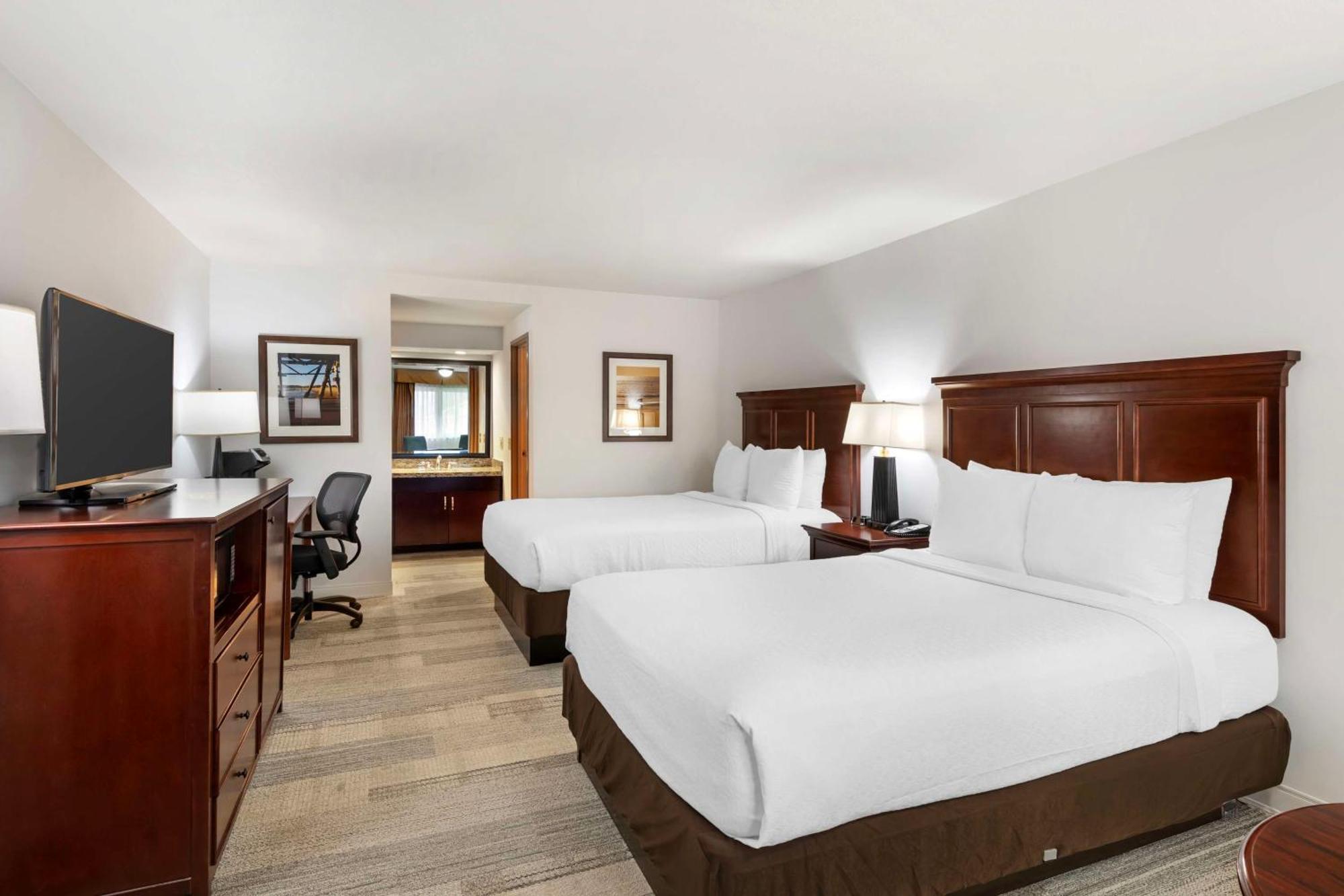 Large Family Room with Two Queen Beds and Sofa Bed - Exterior Entrance/Non-Smoking