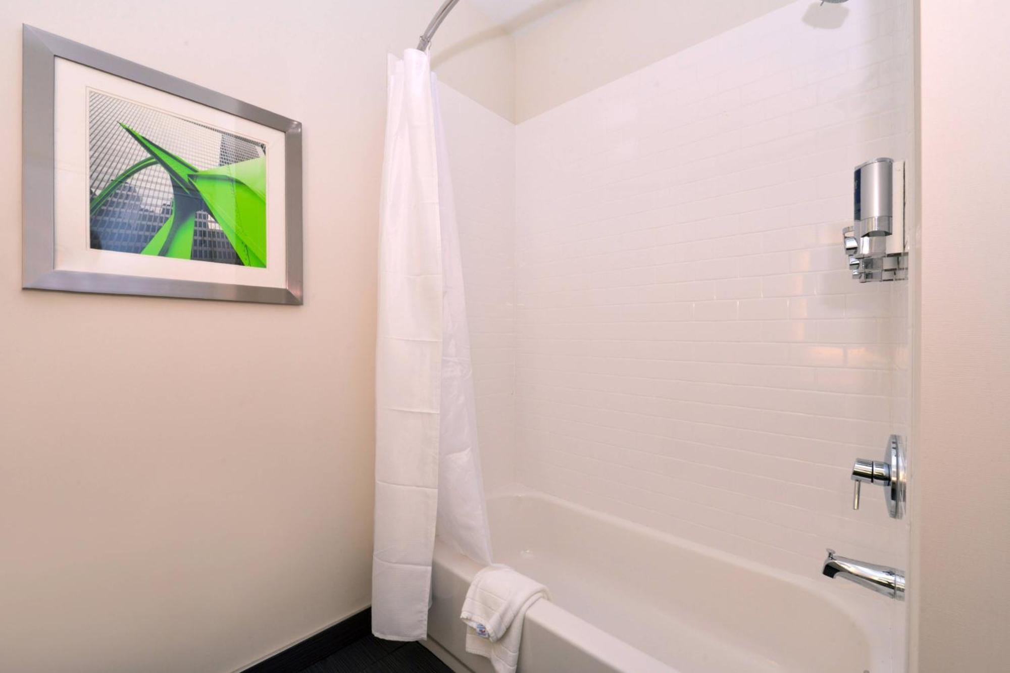 Traditional Queen Room Two Queen Beds Adapted Tub Mobility Accessible,1632212491:JPEG
