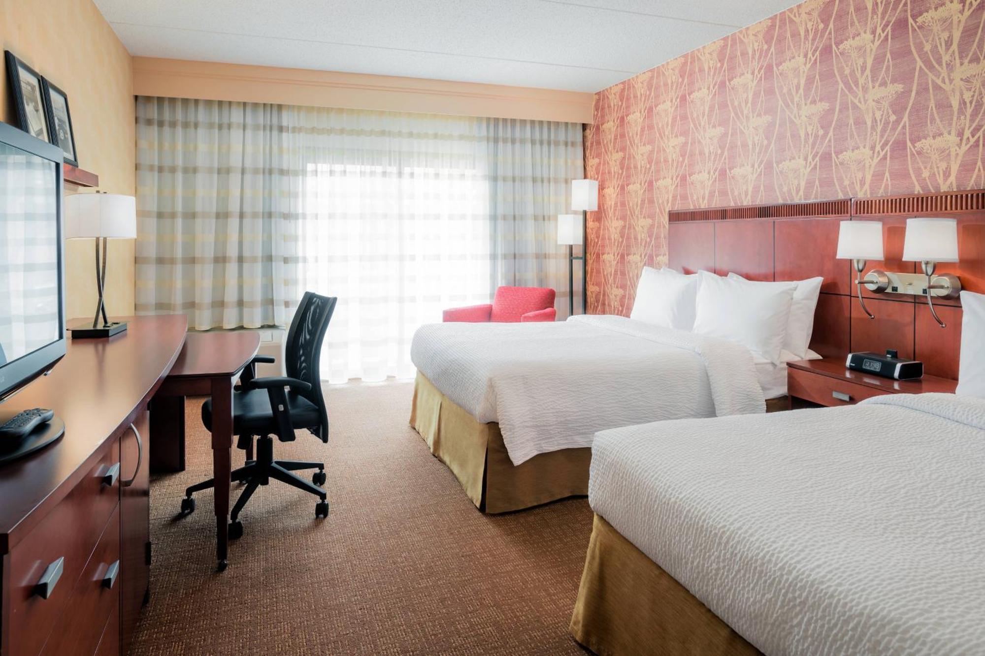 Queen Room with Two Queen Beds - Hearing Accessible
