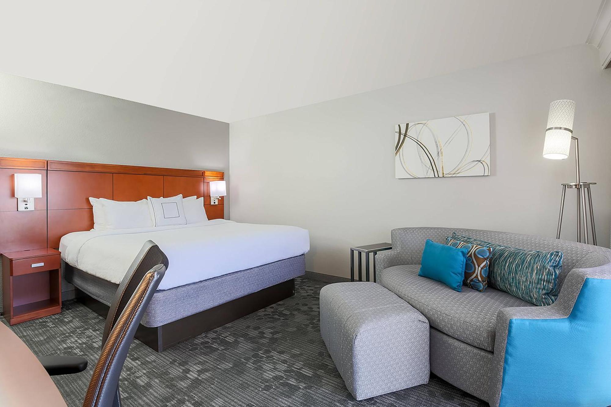 King Room with Roll-In Shower - Mobility Access/Hearing Accessible