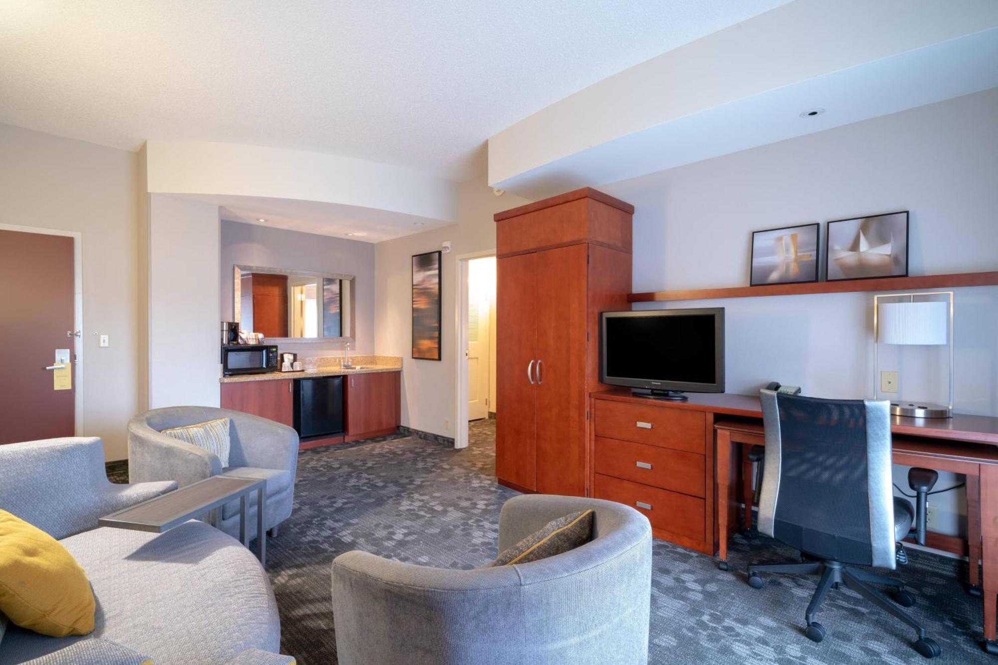 One-Bedroom King Suite,1632235110:JPEG