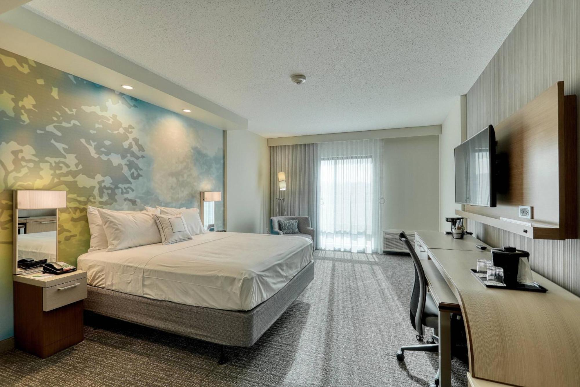 King Room with Bathtub - Mobility Access