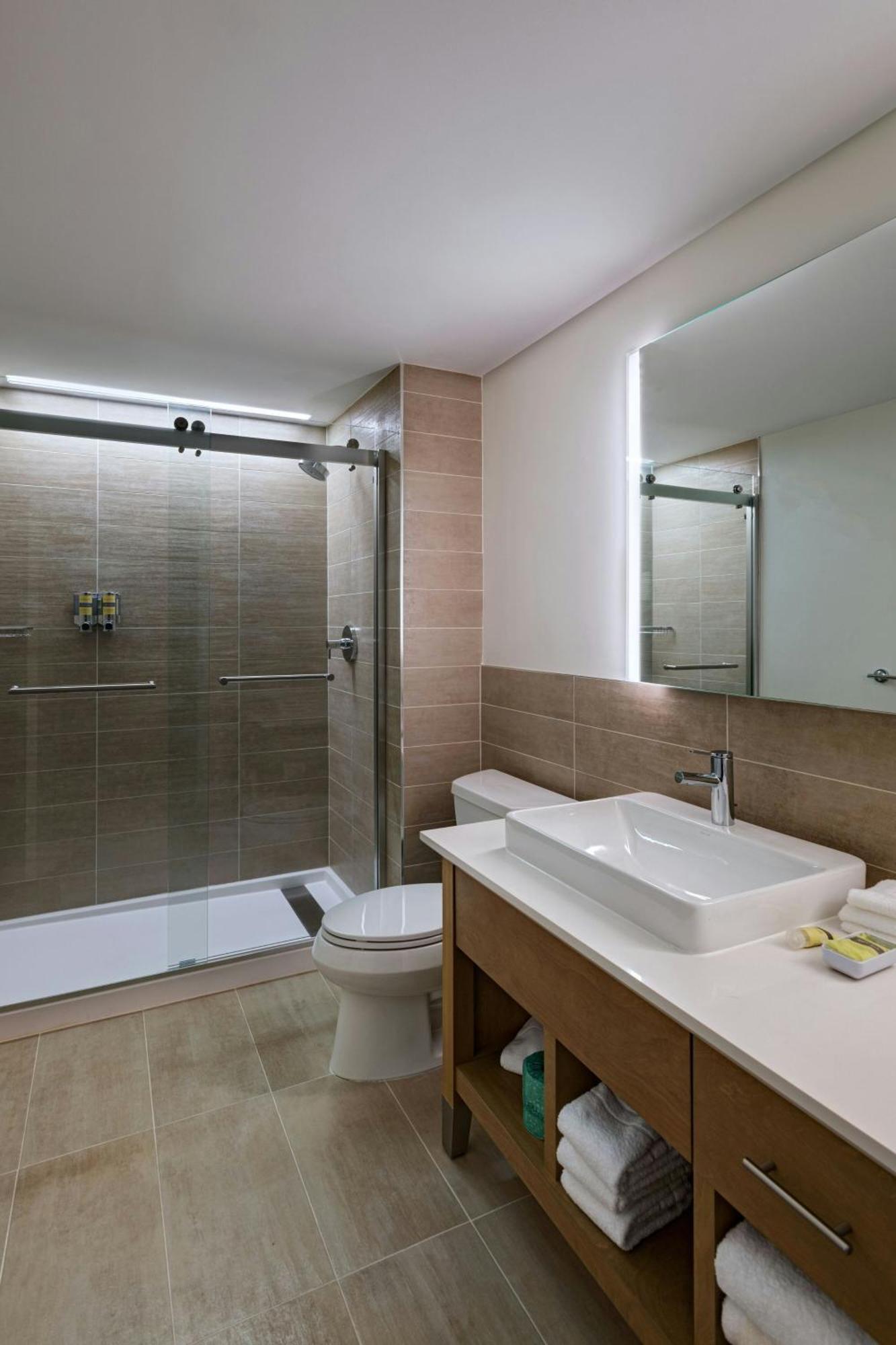 Guest Room, 1 King