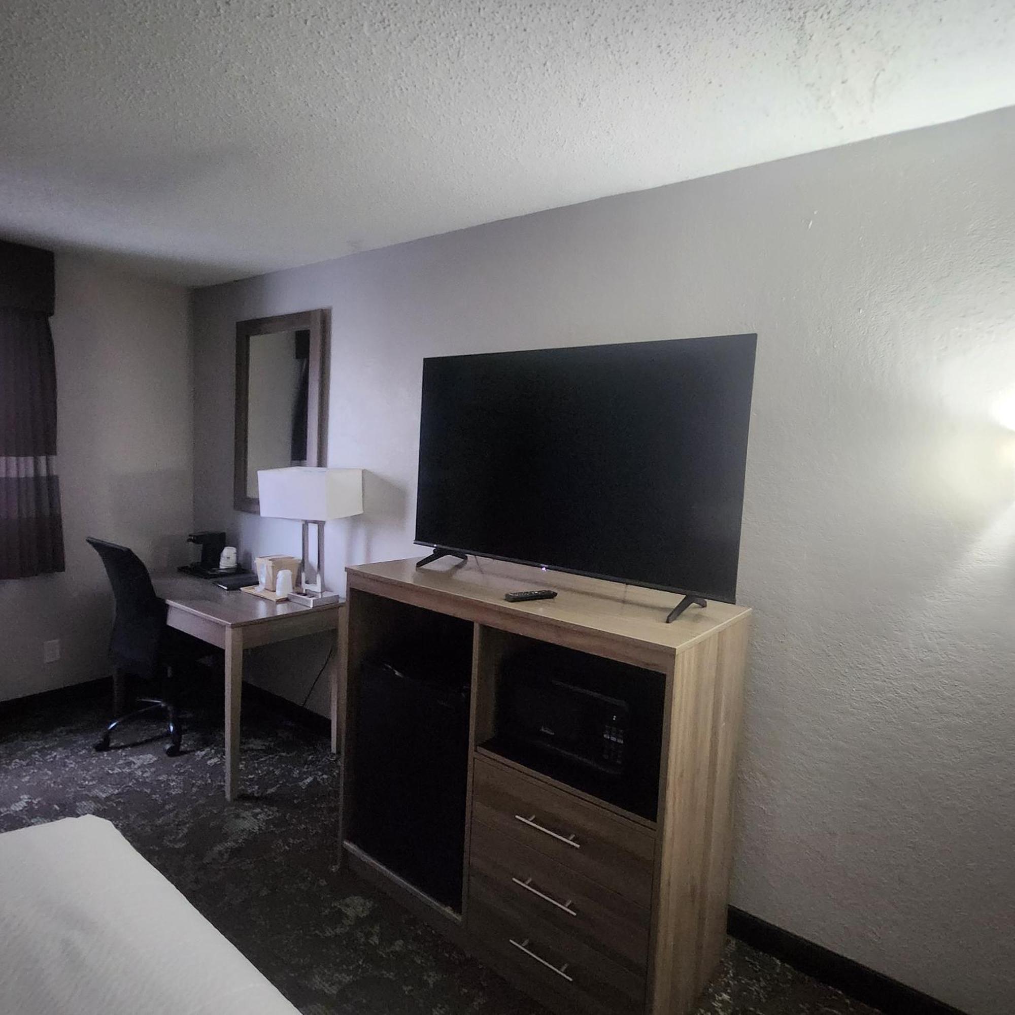 King Room with Kitchenette - Non-Smoking