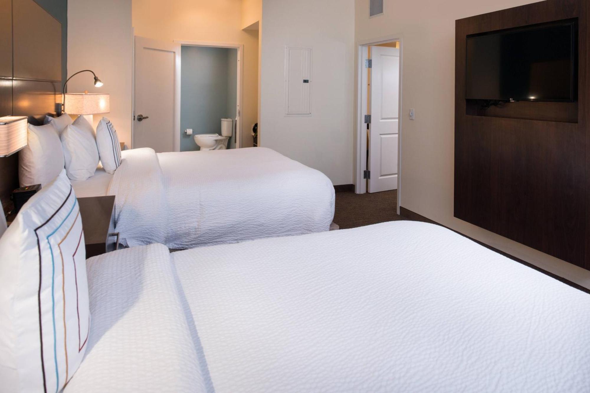 One-Bedroom Queen Suite