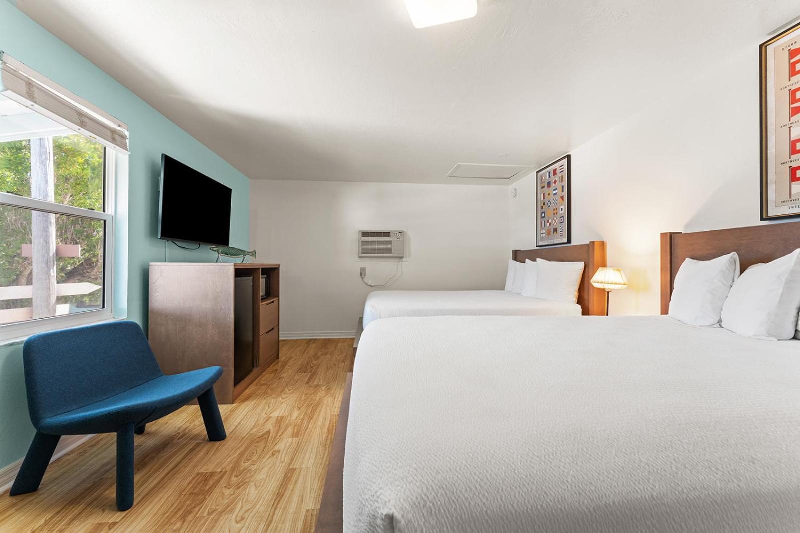 Standard Queen/Queen Accessible Room