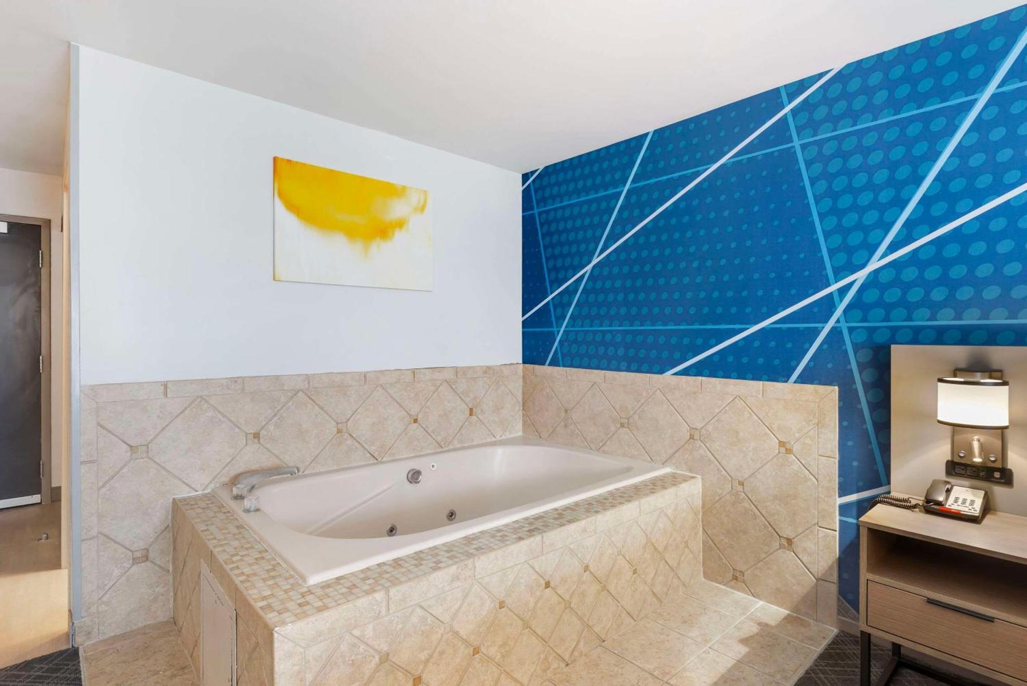 Superior Queen Room with In-Room Whirlpool - Non Smoking