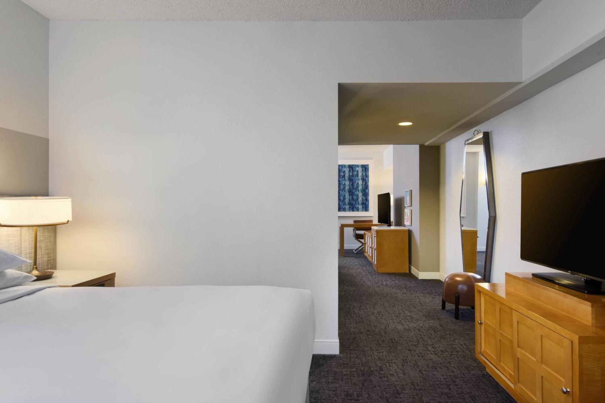 King Suite Pool View No Resort Fees,1643156297:JPEG