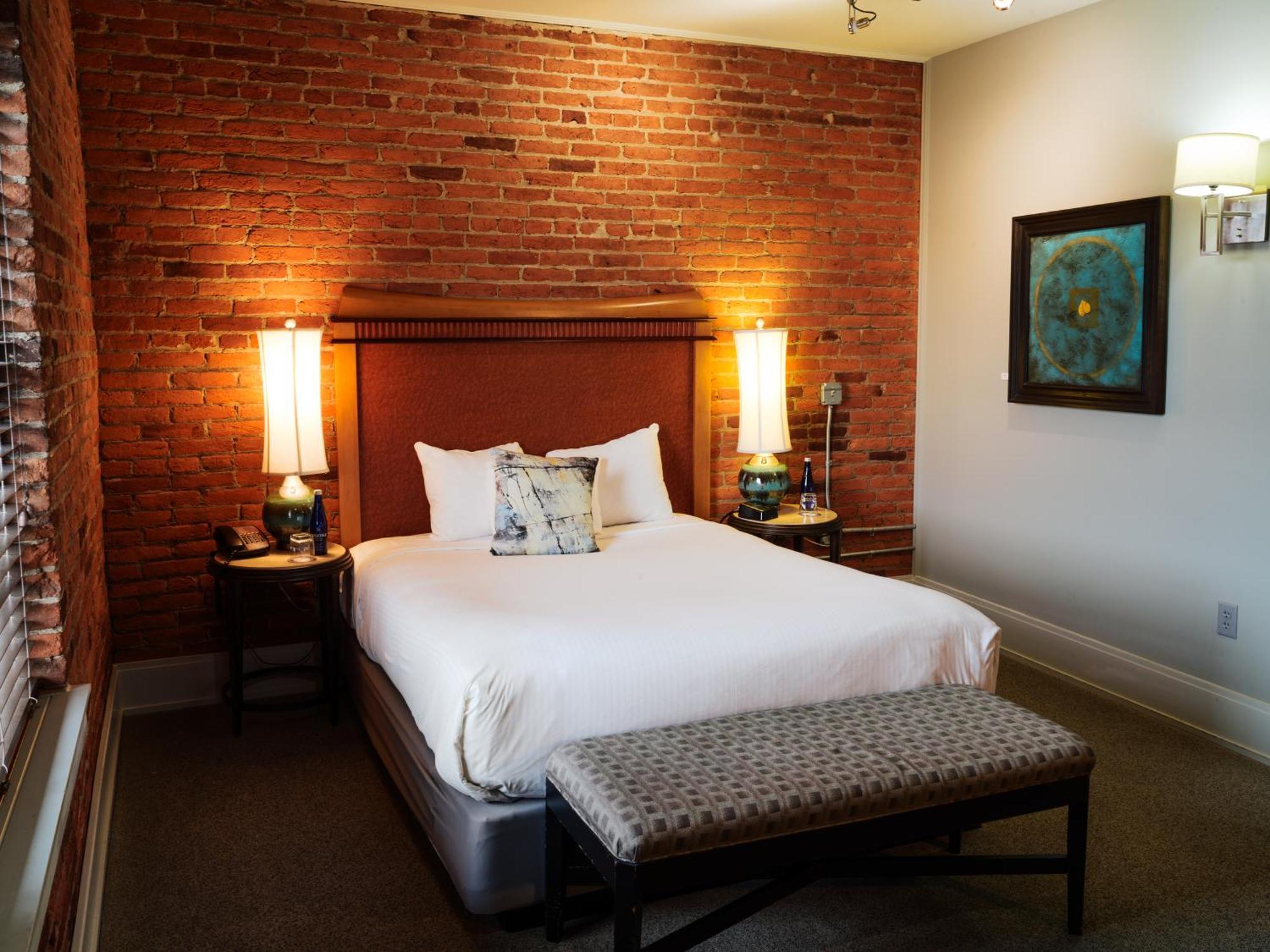 Deluxe Queen Room