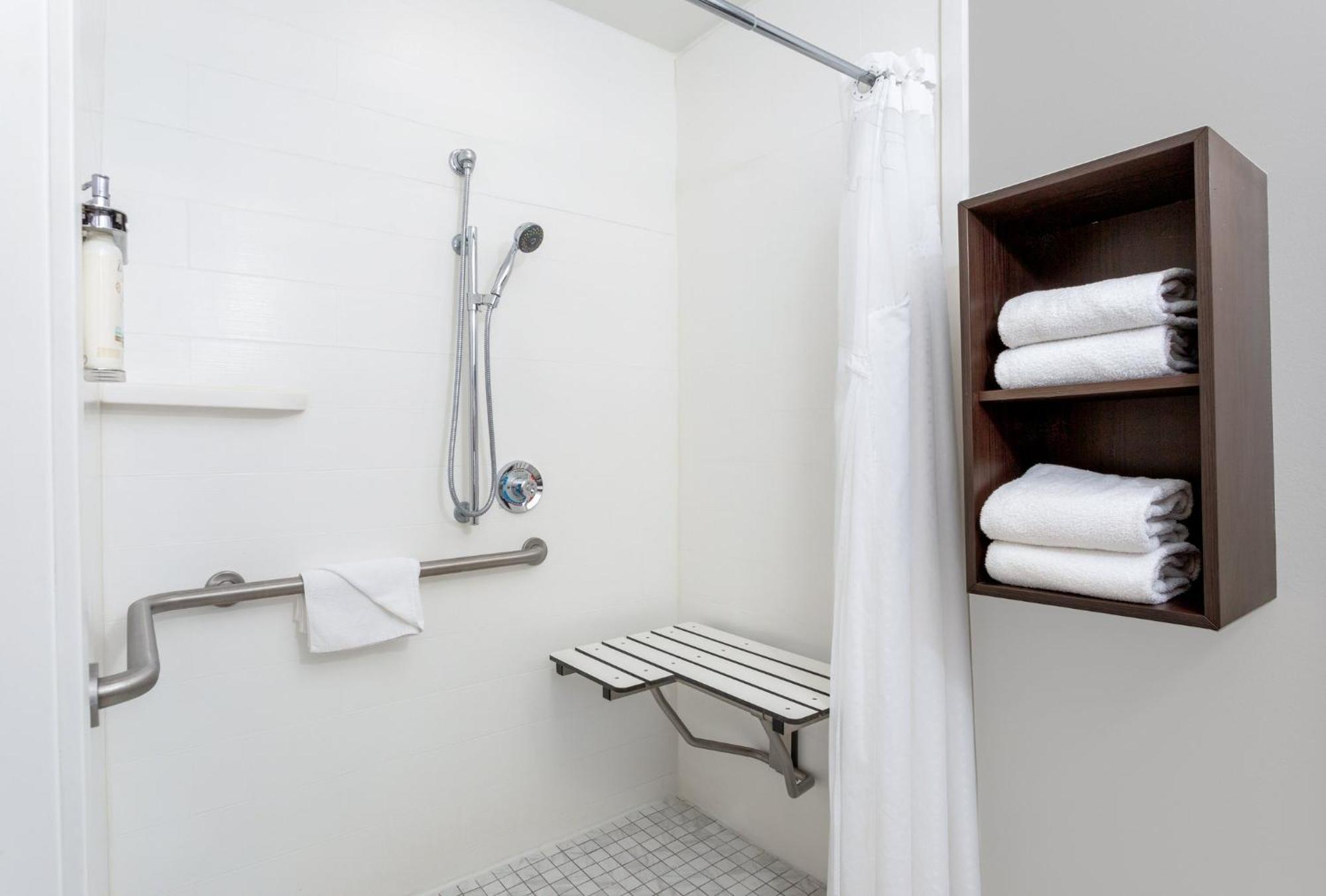 Quarto King - Acesso a Pessoas com Mobilidade Condicionada/Cabina de Duche