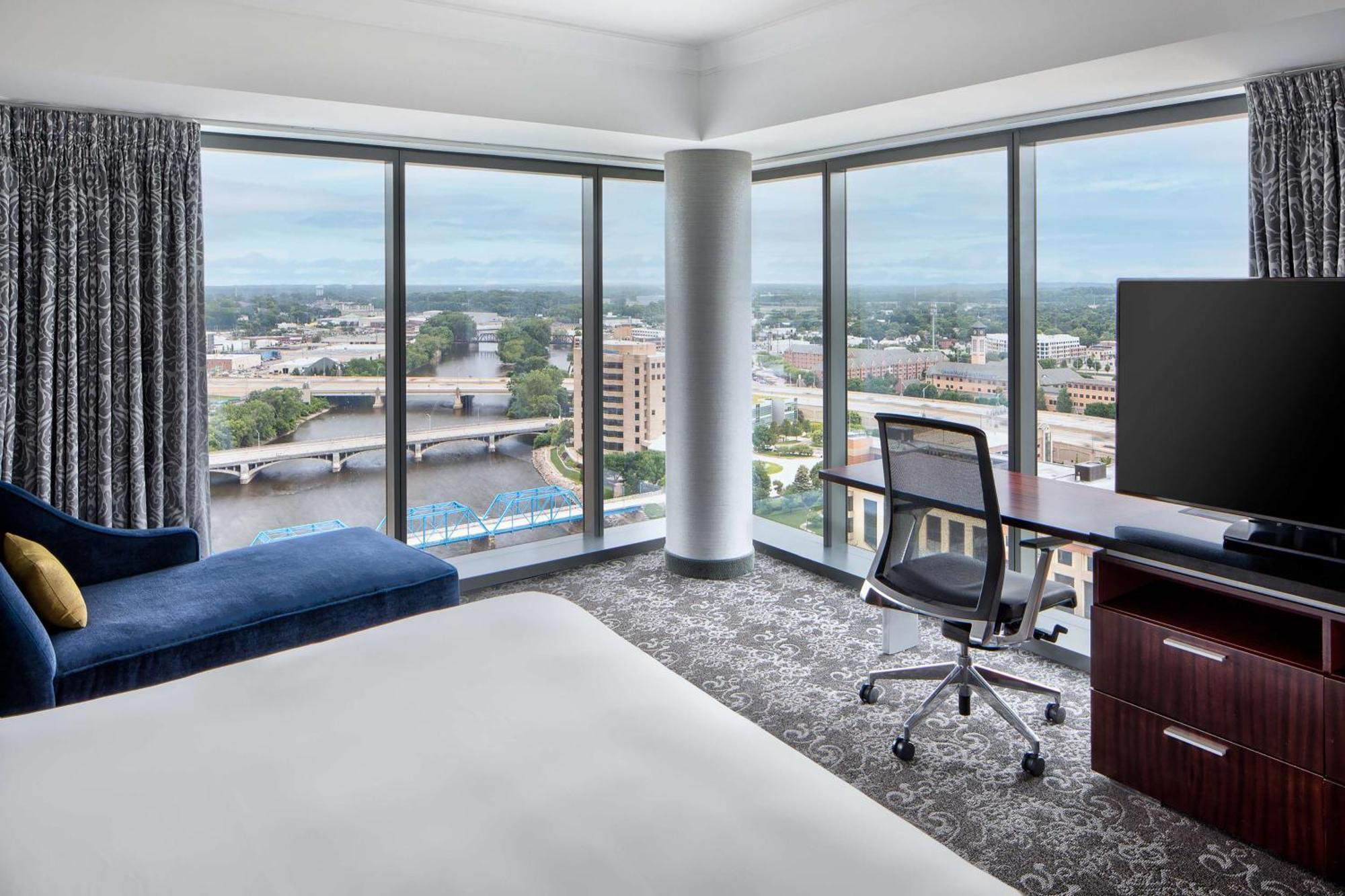 Tower Luxury Suite,1657145149:JPEG