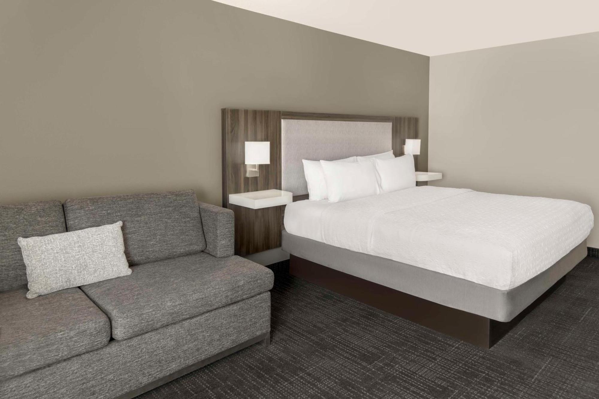 King Room with Sofa Bed and Study - Non-Smoking