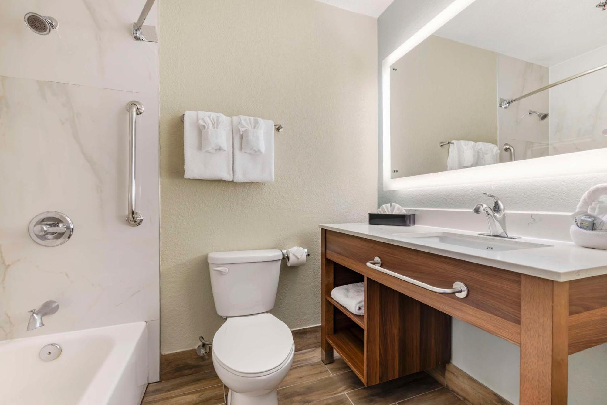 Two-Bedroom Suite with One King and Two Double Beds with Full Kitchen and Living Room - Non-Smoking