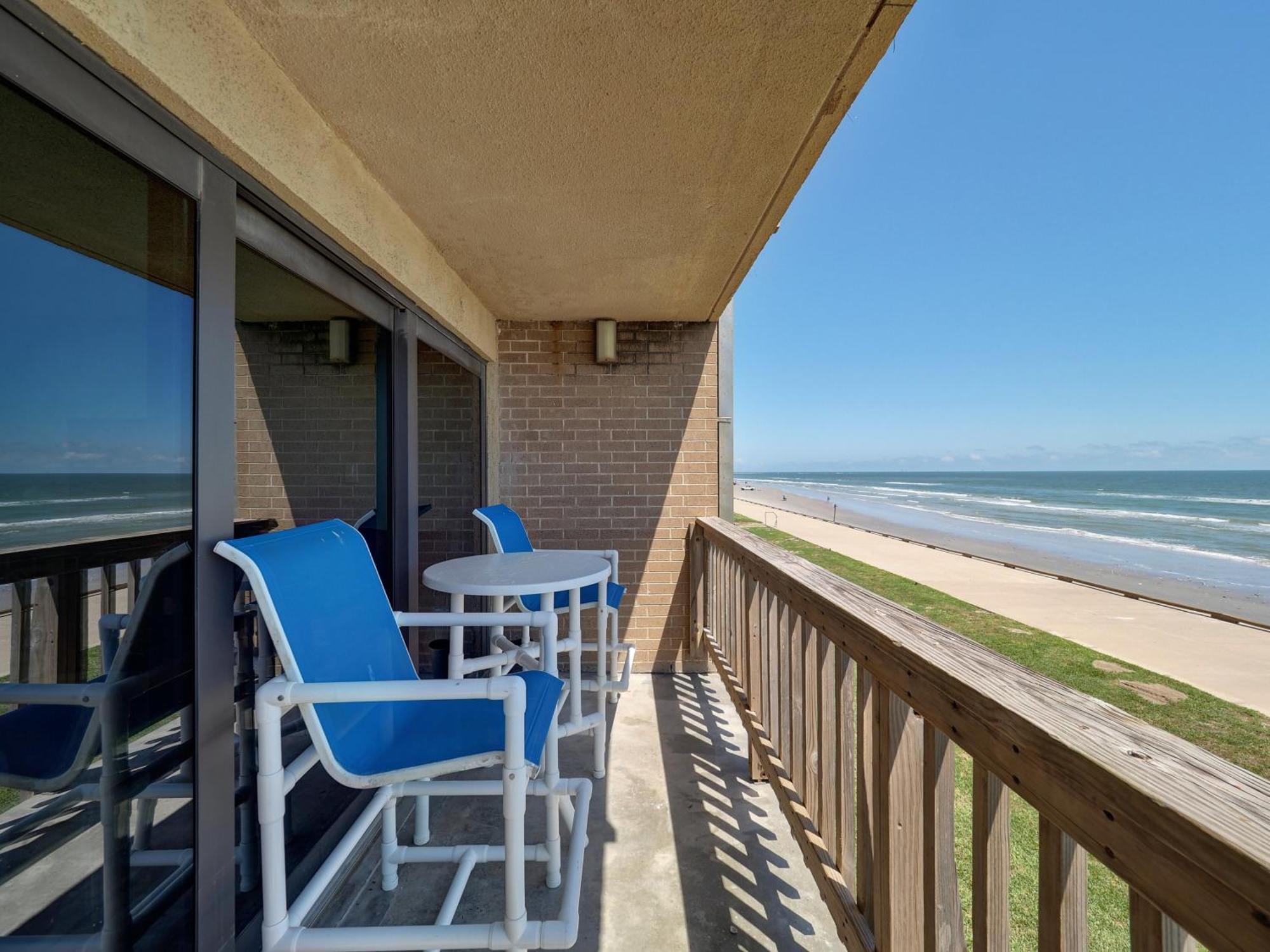 Two Bedroom and Two Bath Apartment with Beach Front