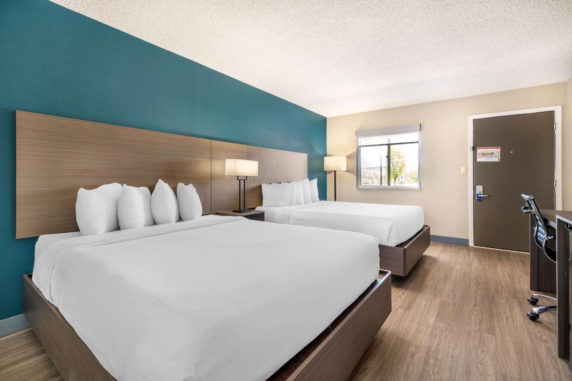 Queen Room with Two Queen Beds - Disability Access/Bath Tub