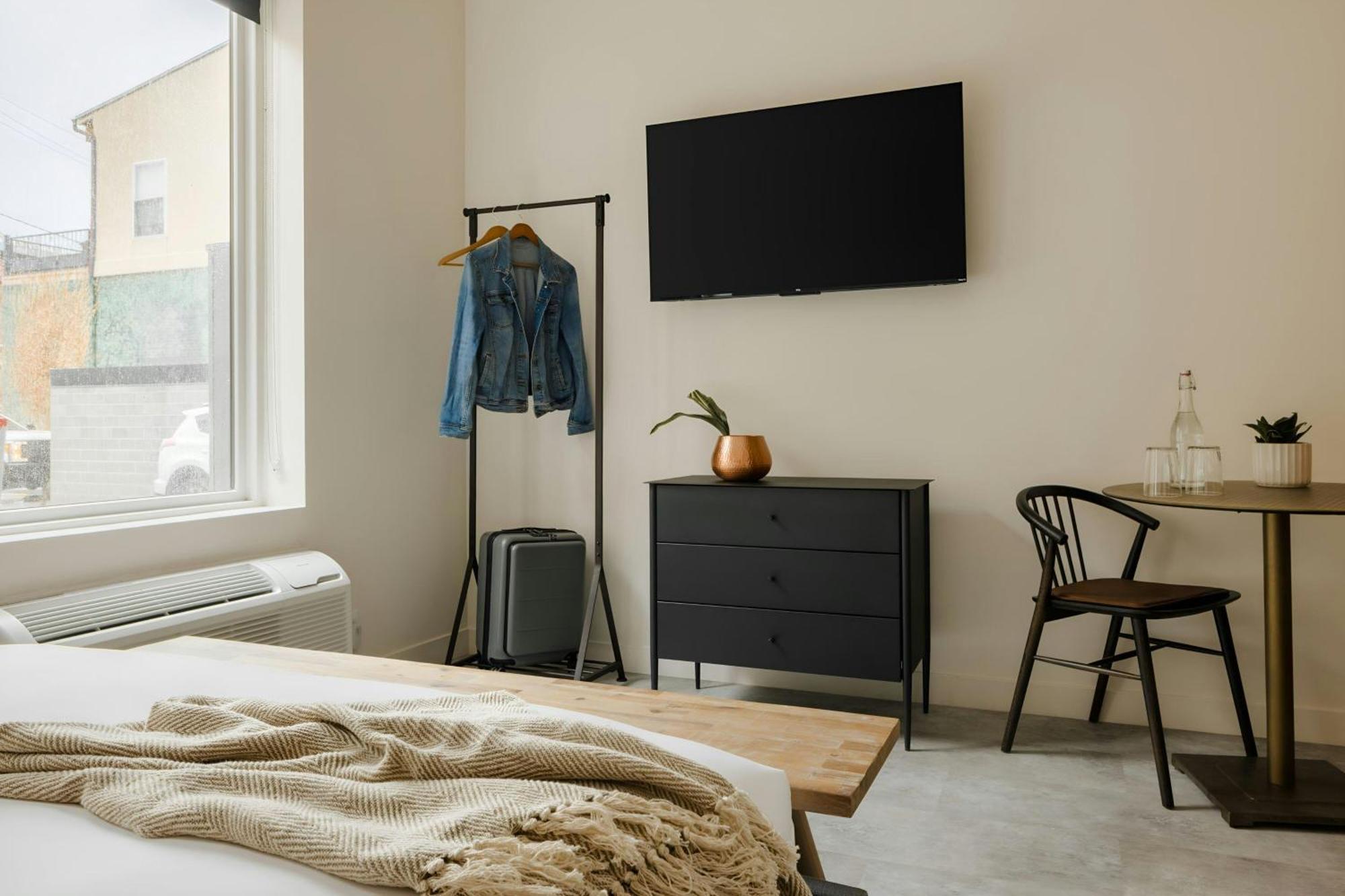Queen Studio Apartment,1661766851:JPEG