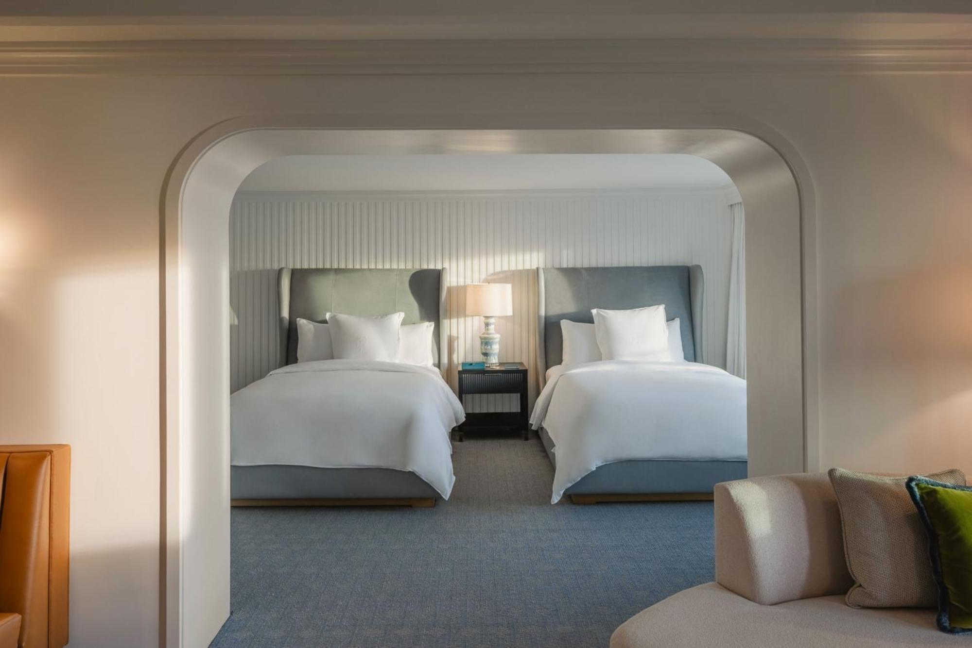 De 720 City View Queen kamer met queensize bed en uitzicht op de stad