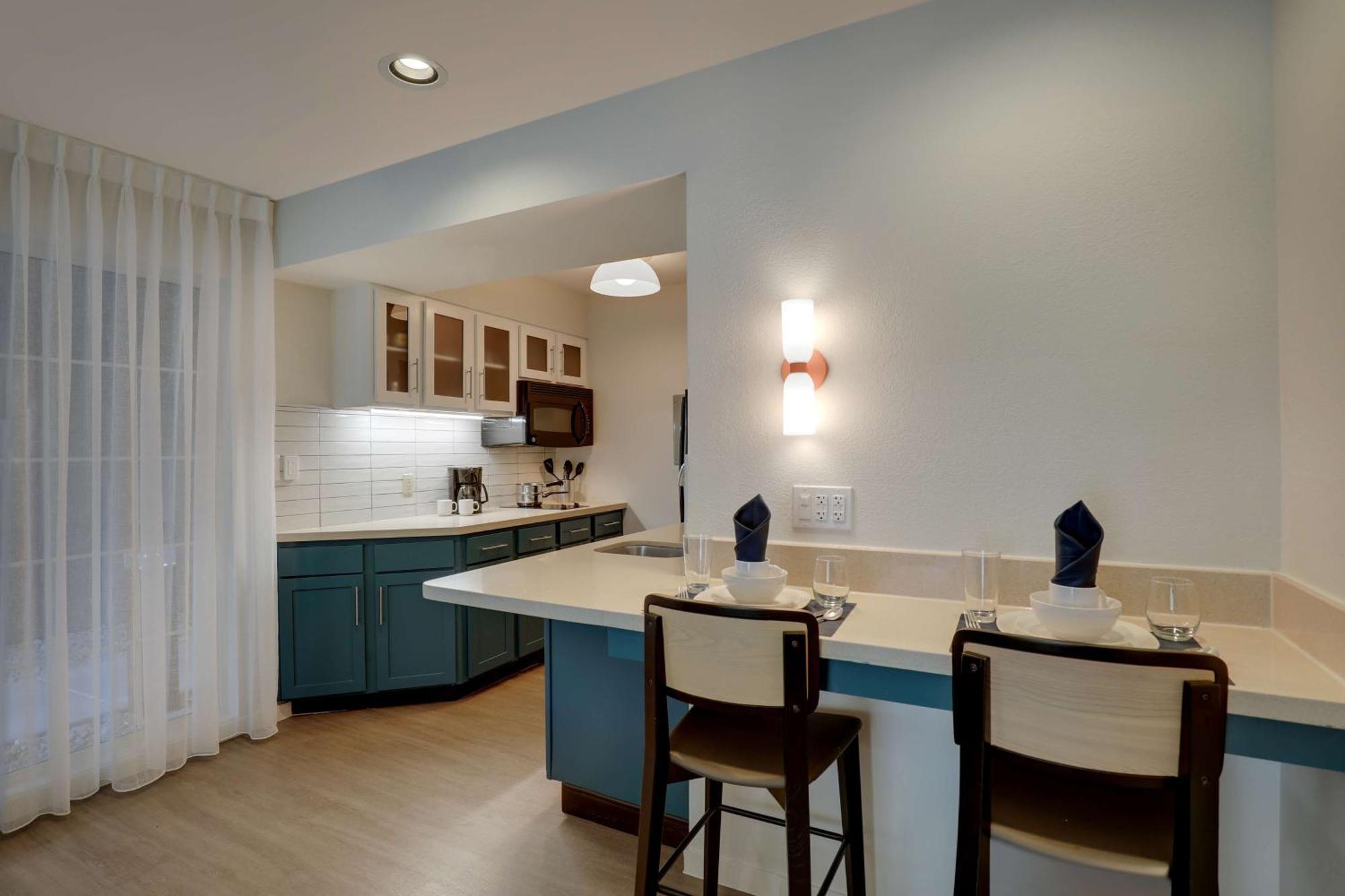 One-Bedroom Queen Suite